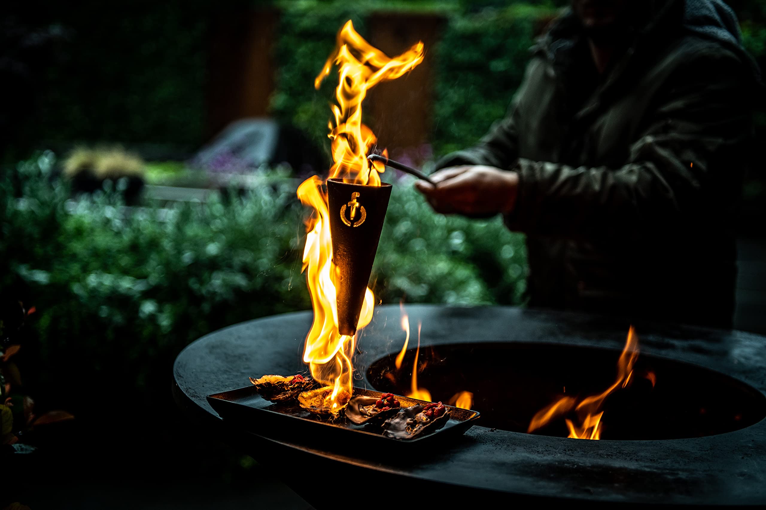 Forged Flambadou, fabriqué en Fonte, Manche en Bois d'olivier