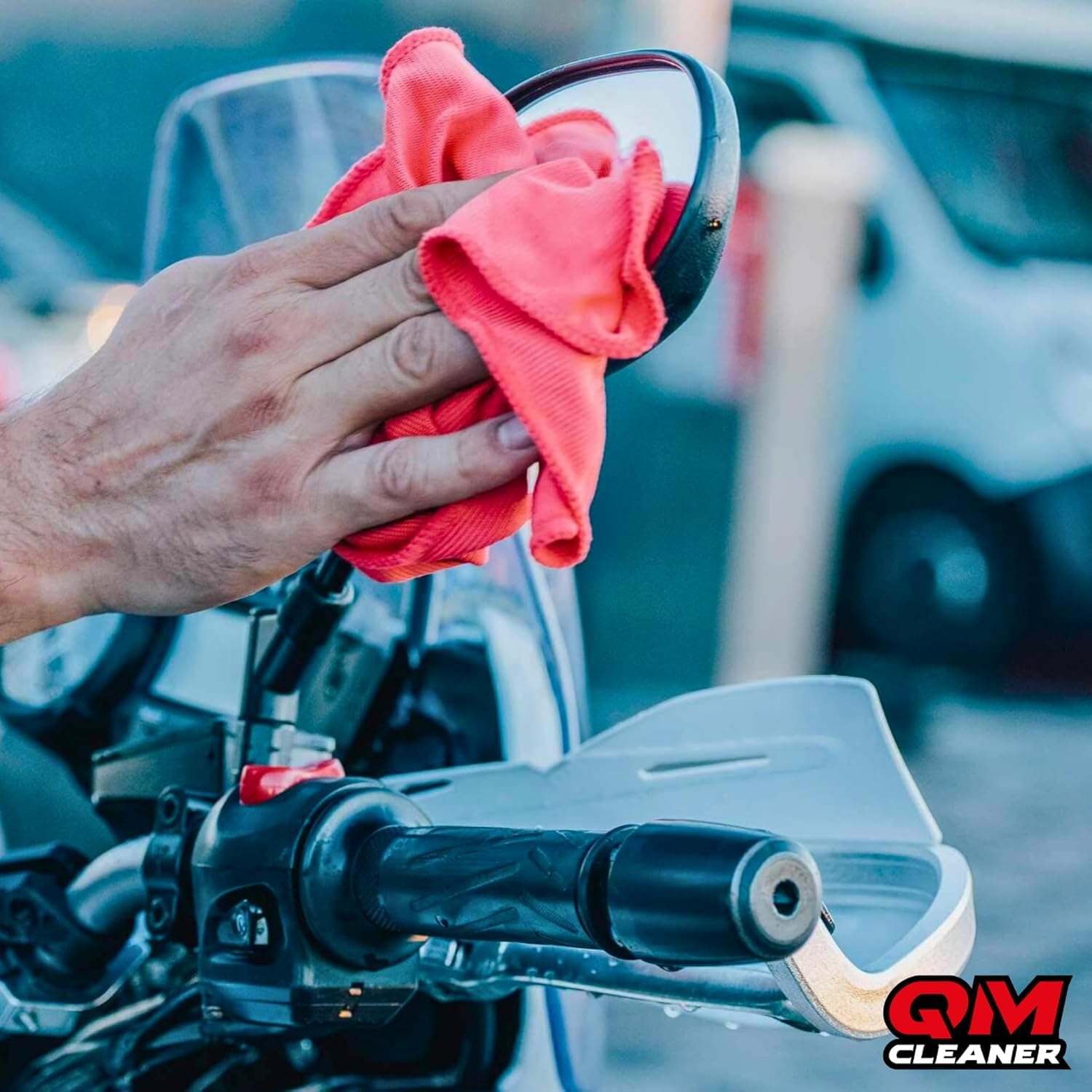QM Cleaner - Moto e casco Kit | Per la pulizia e la cura della moto e del casco - Include prodotto per bici totale da 500 ml, rimozione di insetti per casco da 200 ml e 2 microfibre