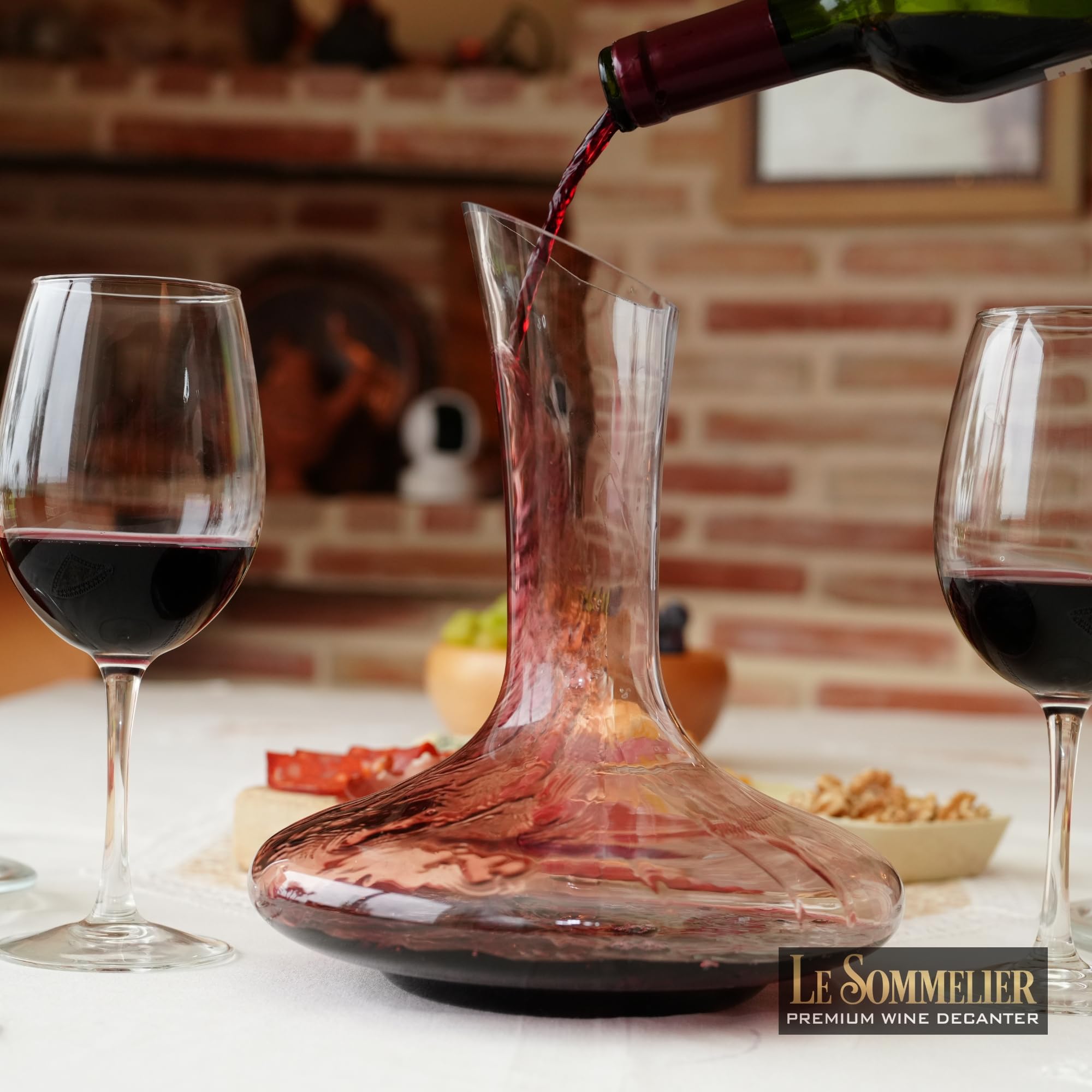 Decantador de vino de cristal premium con soporte metálico para secado y decoración - base ancha y capacidad de 1800 ml para oxigenación rápida y mejor aroma – accesorios de vino ideales para regalo