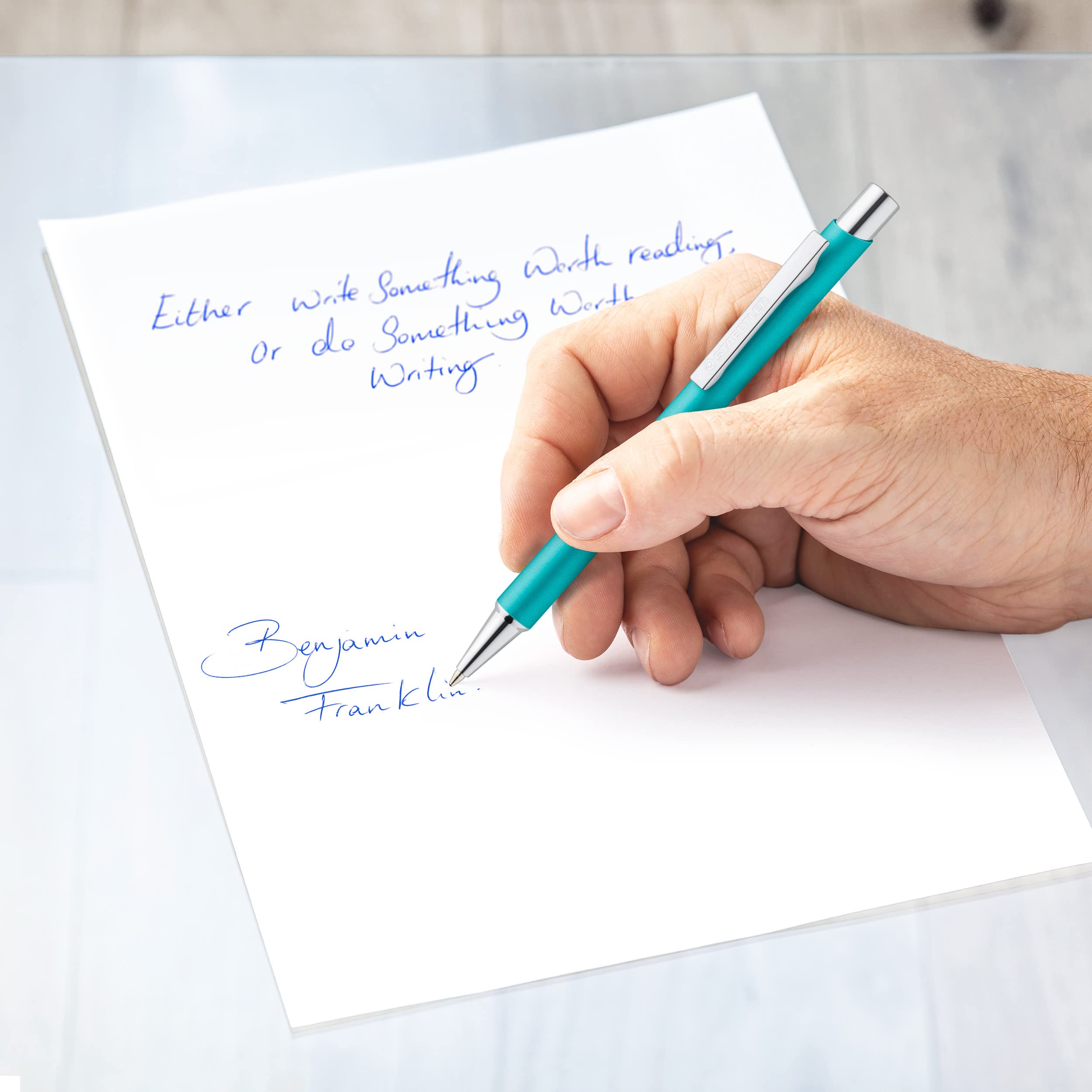 Staedtler - Penna a Sfera Elegante con Fusto in Metallo Beige, Set di Penne Blu con Mina Sostituibile, Ideale come Rifornimento per Cancelleria Scuola Università e Ufficio, Materiale Scolastico, 10 Pz