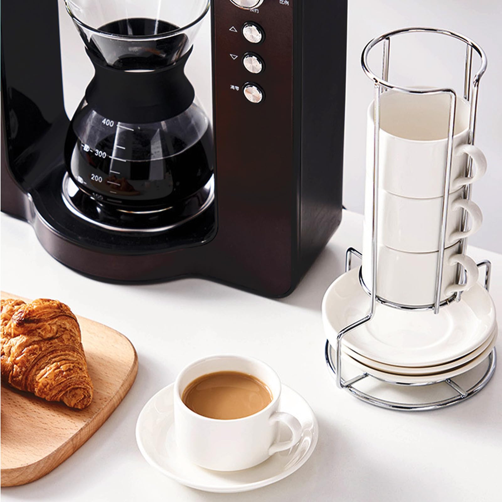 Set di 4 Tazzine Caffè, 4 x 5oz(160ml) Set Tazzine Caffè impilabili in Piattino e Supporto in Metallo, Ideale per Espresso, Cappuccino, Latte, Moka e Tè(con 4 Cucchiaio da Caffè)