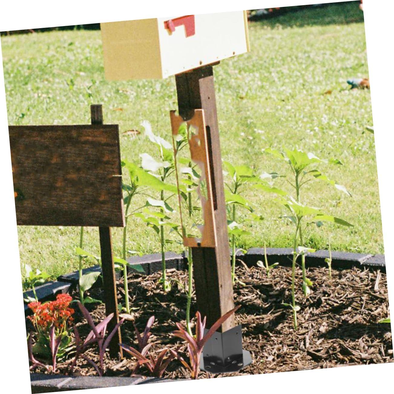 HOMSFOU 2pcs Heavy Duty Metal Deck Base Post Protectors for Mailbox Support Bases for Fence Posts for Mailbox Installation and Repair