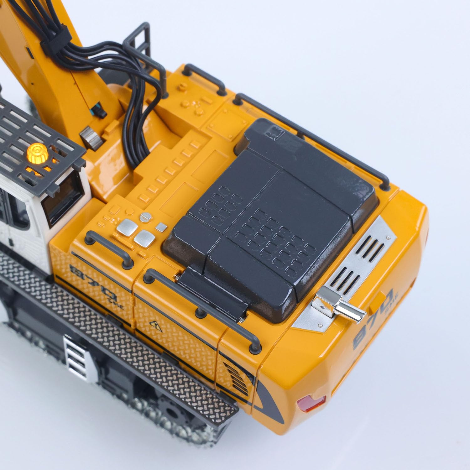 Excavadora RC 1/50 K970 - Vehículo de Ingeniería con Control Remoto, Elevación Eléctrica, Cubo de Metal, Cadenas, Luces y Sonidos, Listo para Usar (RTR) con Batería