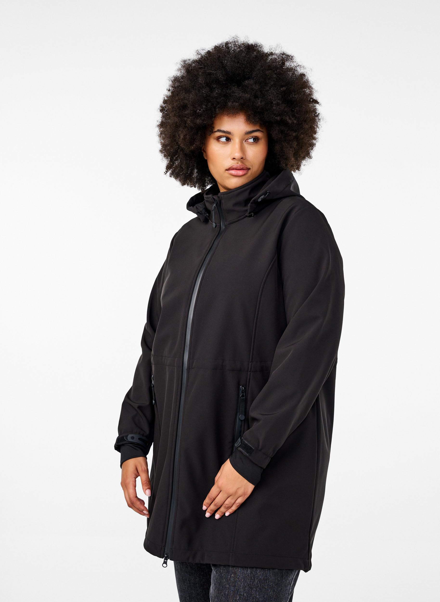 Zizzi Softshelljacke für Damen Große Größen - Übergangsjacke Lang - Atmungsaktiv, Winddicht & Wasserabweisend - mit Kapuze - Jacke aus Softshell-Material mit Fleece Gefüttert