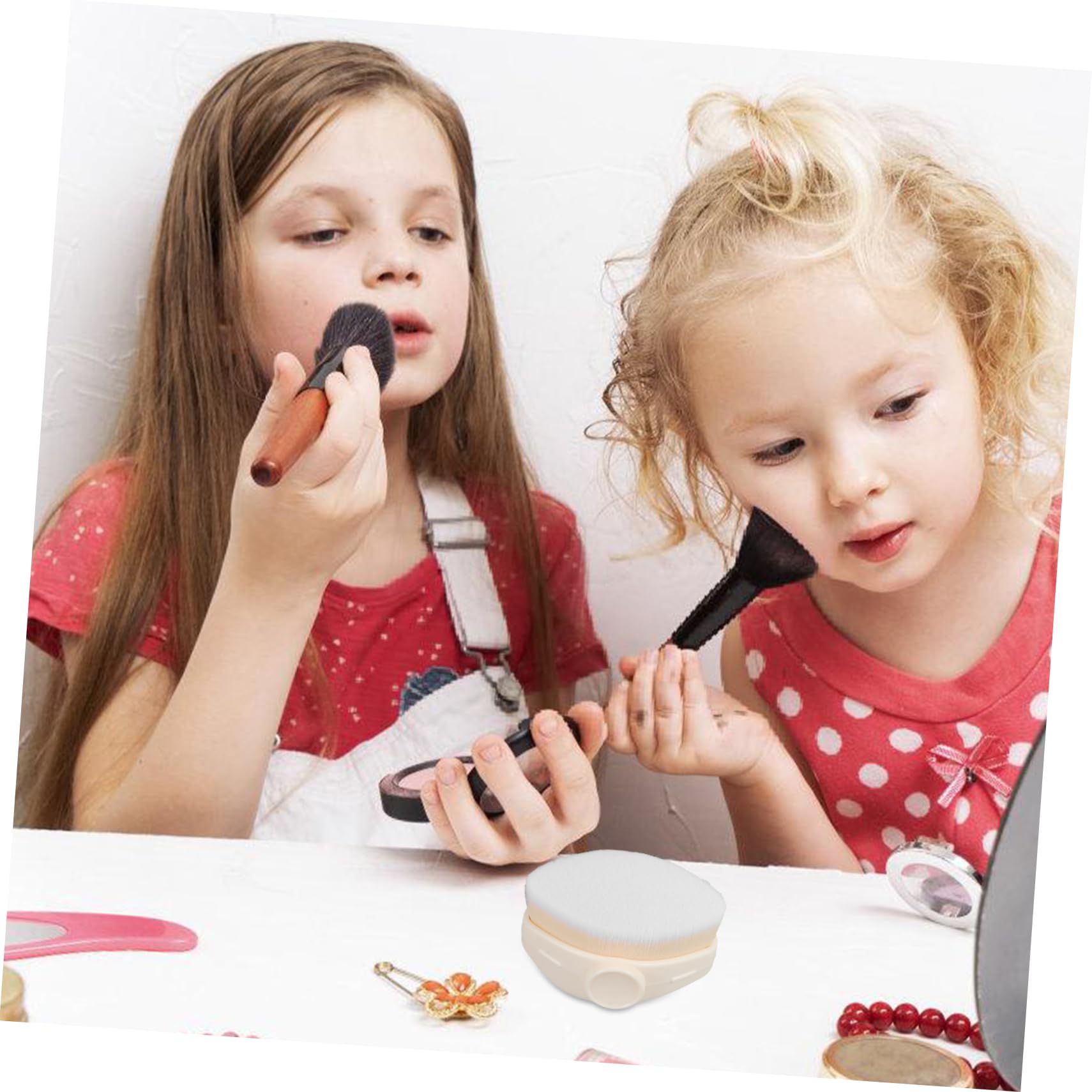 LIFKOME Handheld Sunscreen Brush Applicator for Compact and Lightweight Foundation Tool for Easy Application of Sunscreen Lotion and Makeup for Daily and Travel Use