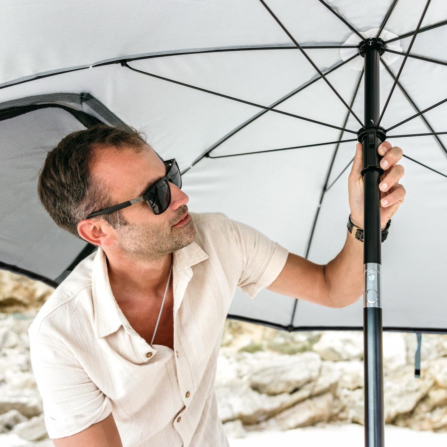 VirtuFit Parasol de plage de qualité supérieure - 200 cm - Noir - Parasol avec protection contre le vent et la tente de plage - Protection solaire UV50+ pour la plage, le camping et le jardin
