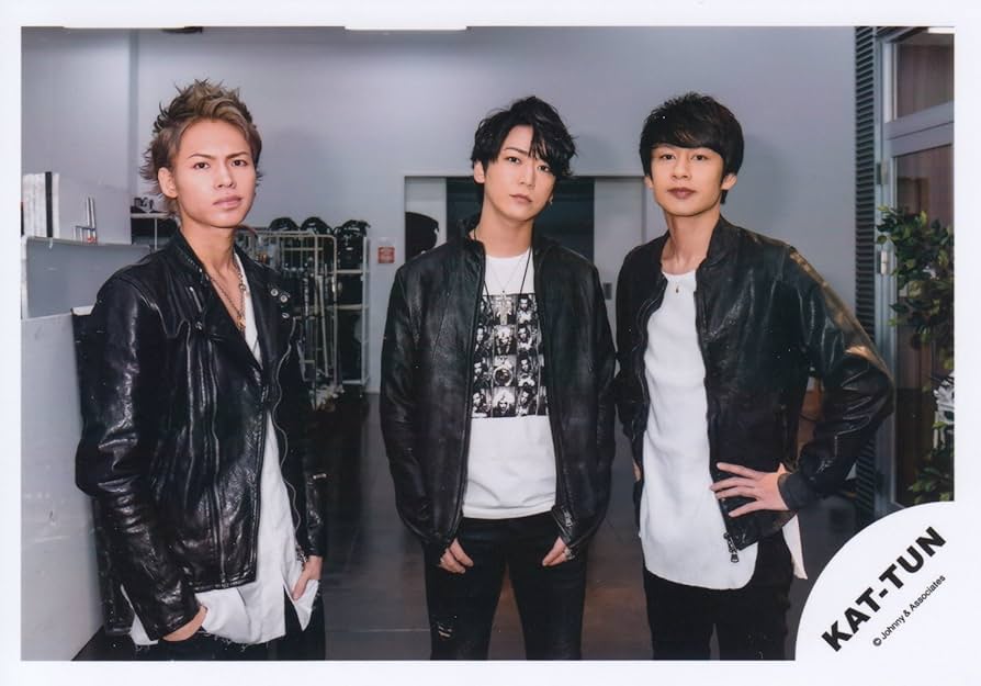 Amazon.co.jp: KAT-TUN 公式生写真 （集合写真）KA00053 : Toys & Games