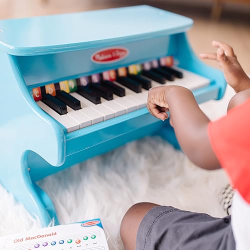 Vista 7 de Melissa & Doug Piano para aprender a tocar con 25 teclas y cancionero codificado por colores, color azul