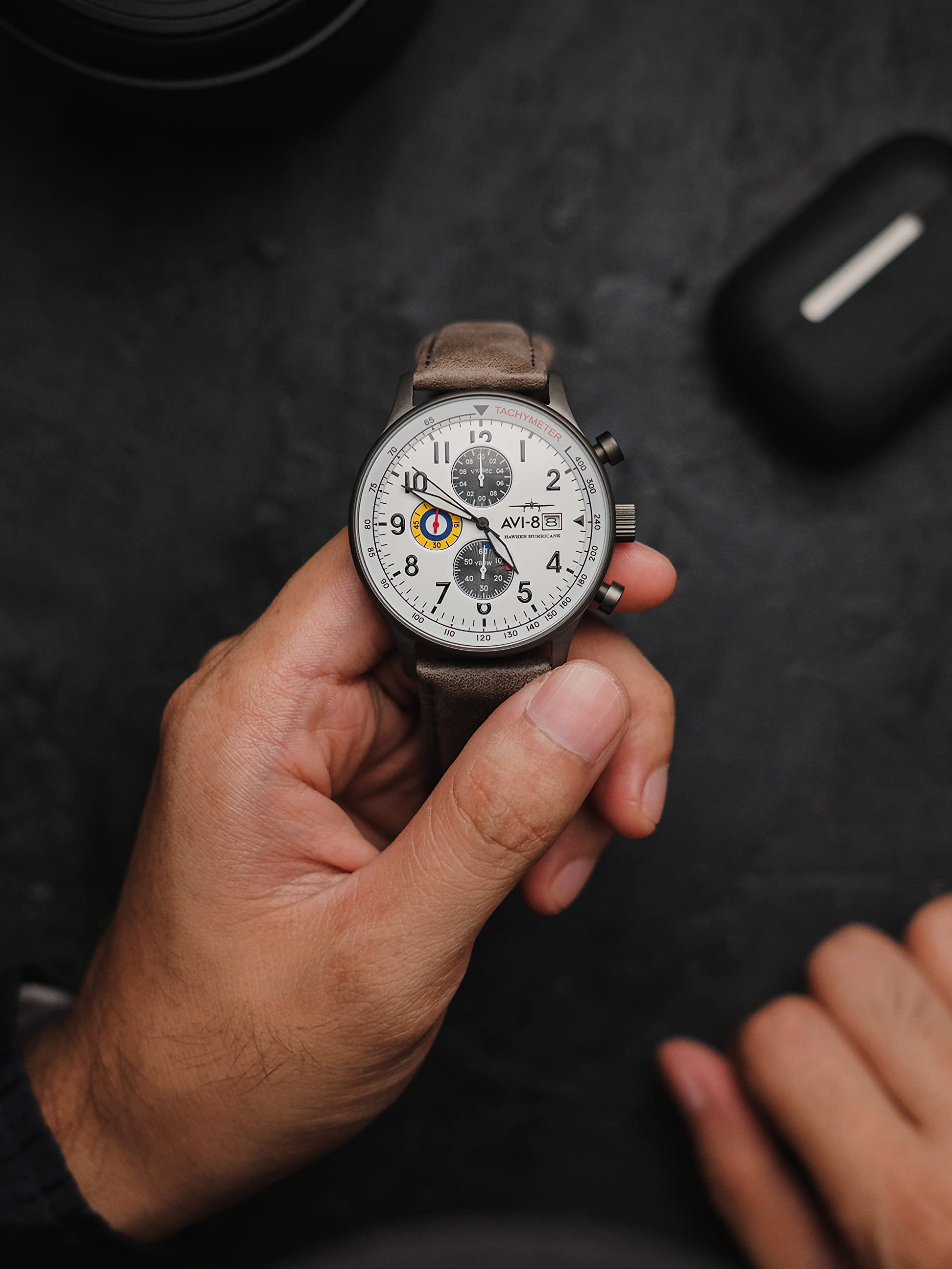 AVI-8 Hawker Hurricane AV-4011 - Reloj cronógrafo clásico para Hombre de 43,5 mm con Correa de Piel, Blanco/Gris, Cronógrafo