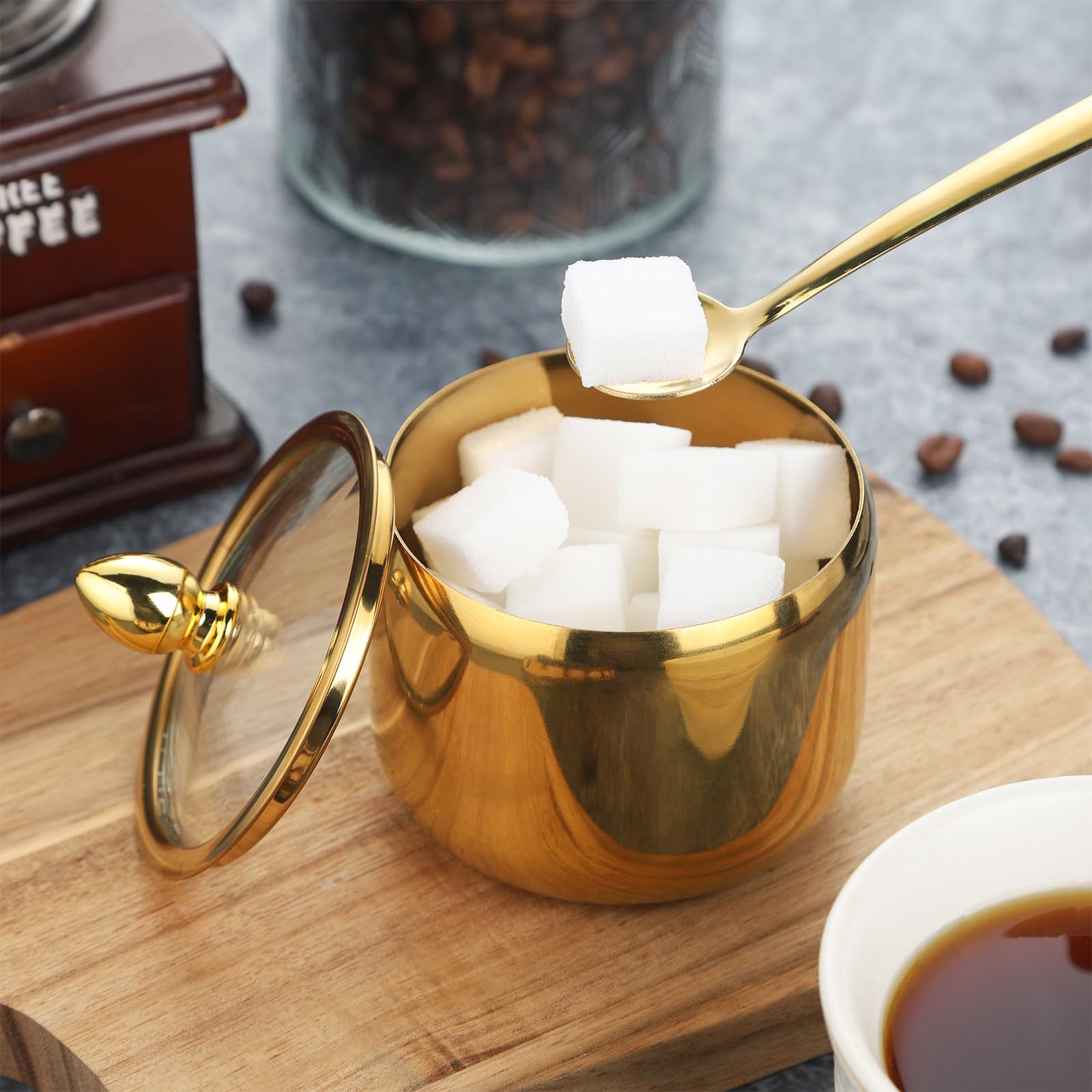 IBWell Azucarero de 10 onzas con tapa transparente y cuchara, paquete de 2 recipientes dorados para barra de café para cocina, recipiente de acero inoxidable para condimentos