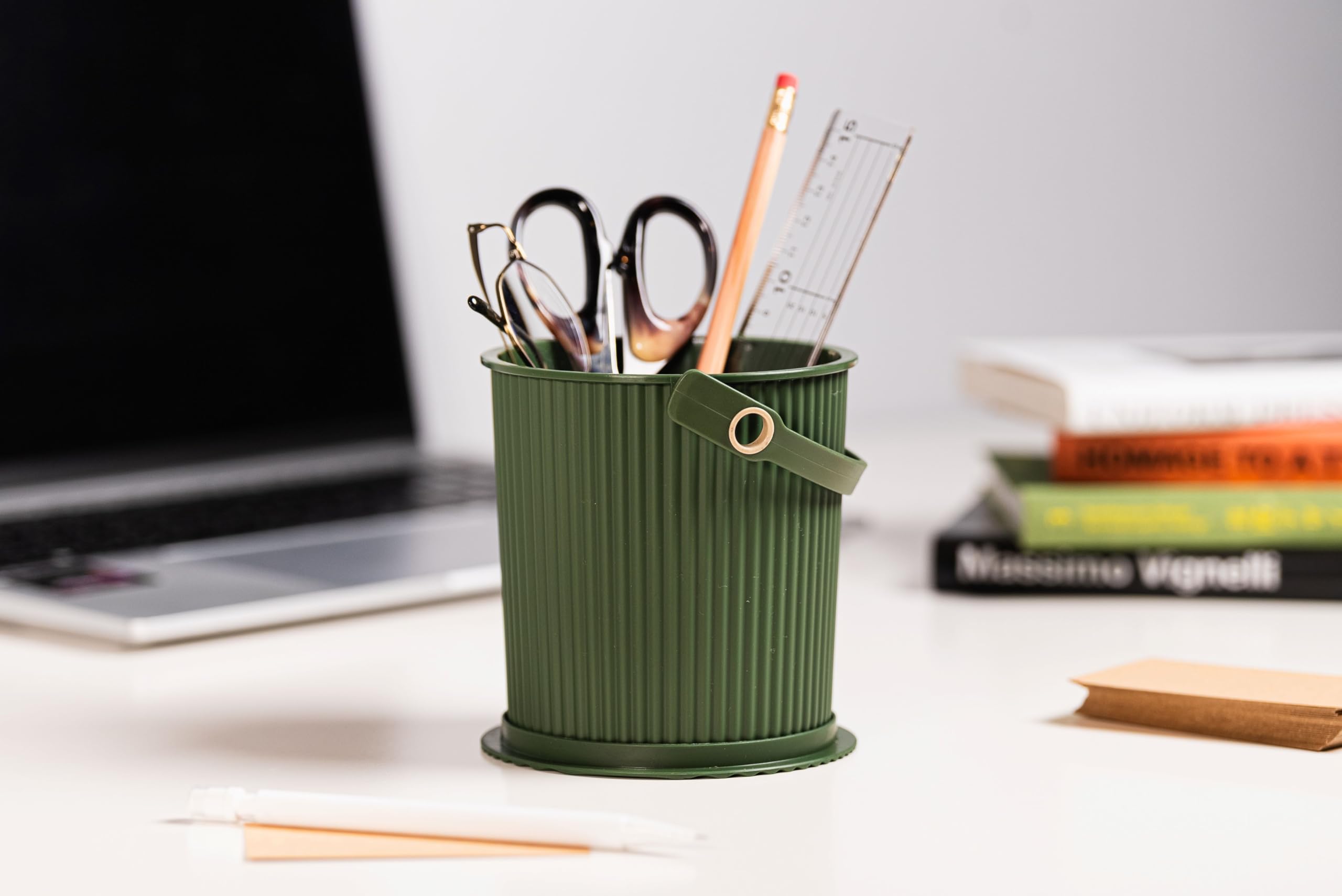 Amazon.com: Hachimankasei Garden Tool Bucket with Lid 0.7L Green