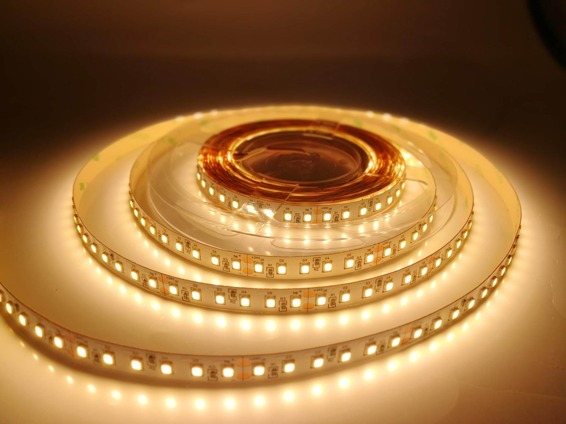 Eurekaled Striscia Led A+ 5mt 90w 9000 lumen, Ra>95, Bobina strip led da 600 LED Chip 2835 (3000k LUCE CALDA, IP20 USO INTERNO)