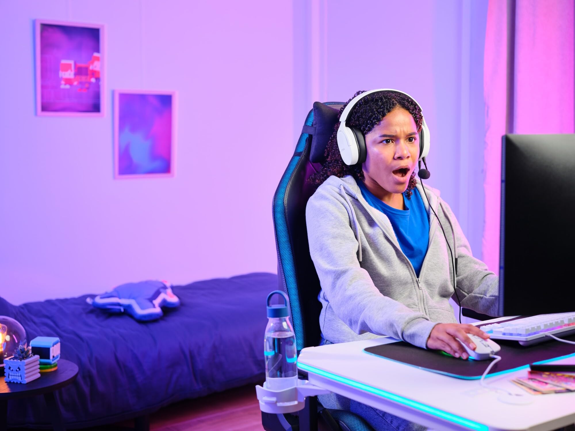 Trust Gaming GXT 489W Fayzo Cascos Gaming para PC, PS5, PS4, Xbox Series X|S, Switch, Mobile, 3.5 mm, 35% Plástico Reciclado, Auriculares Over-Ear Micrófono con Cancelación de Ruido - Blanco