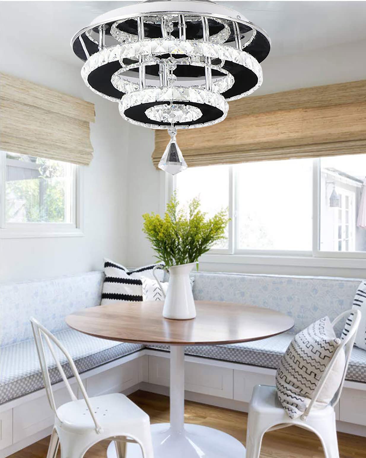Ventilateurs de plafond avec LED pour rafraîchir la salle à manger et le salon