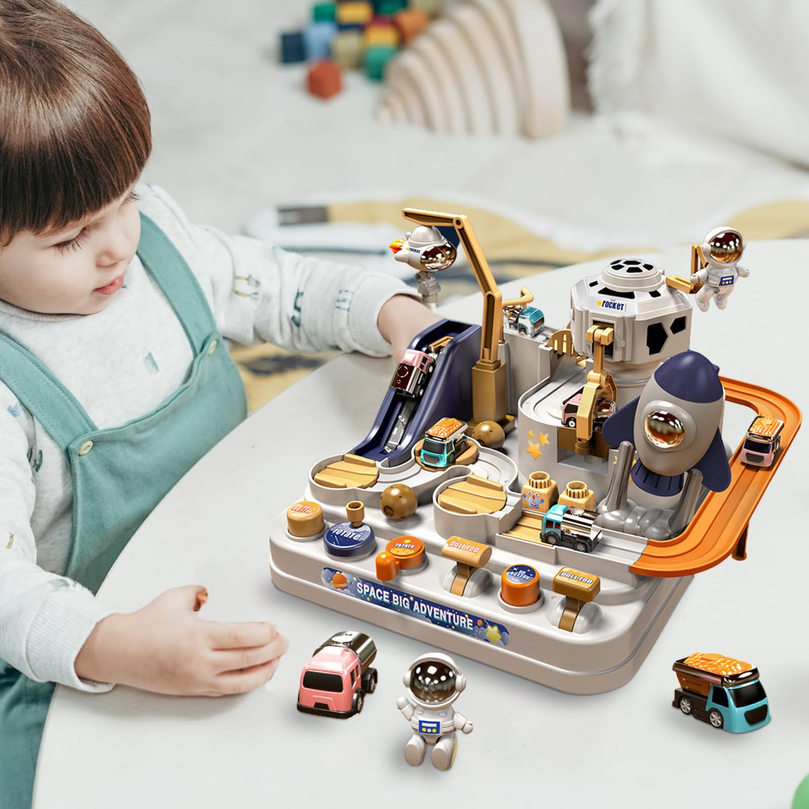 Car Spaces Adventure Toys - Set da pista, gioco educativo per bambini in età prescolare, 3 mini auto e figura di astronauta | Attività di apprendimento per ragazze e ragazzi, regalo divertente per la