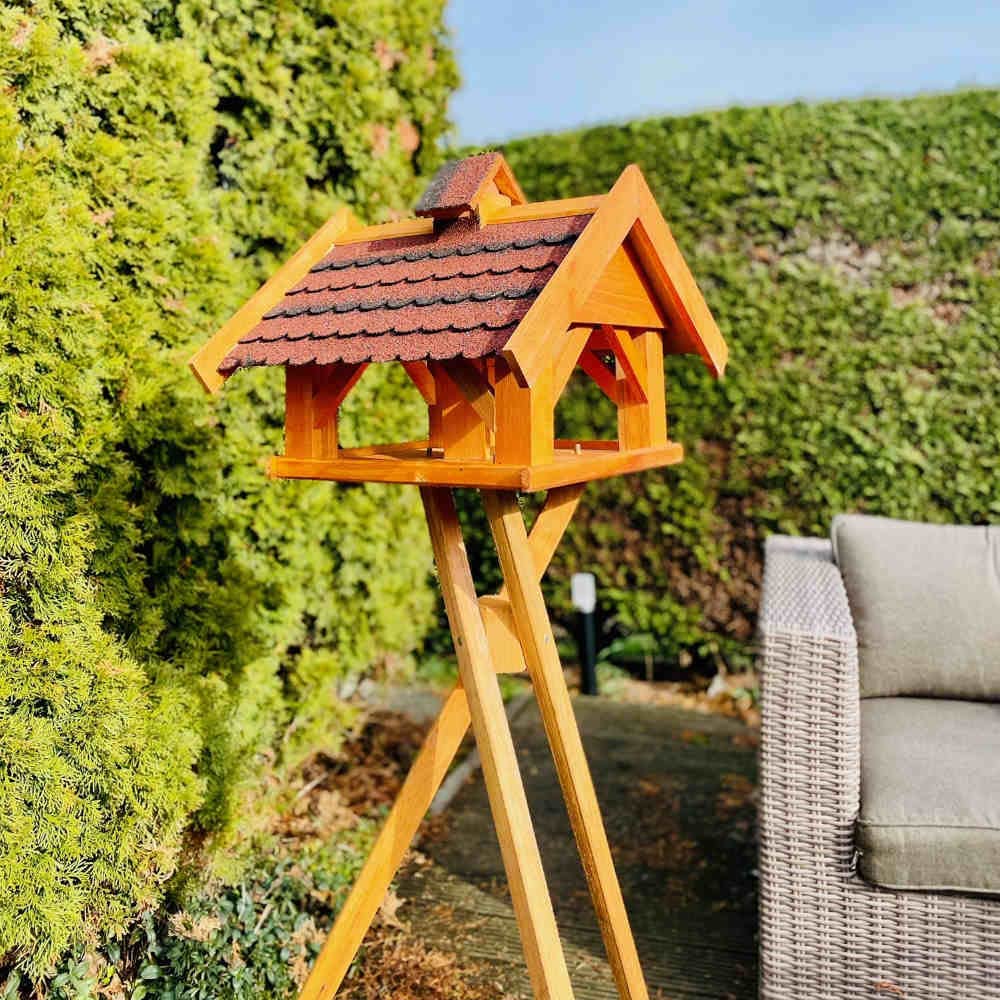Rechteckiges Vogel Futter Haus L - XL Futterstelle Holz Vogelhaus wetterfest für den Garten oder Balkon. Mit Bitum Schindeldach. (XL mit Ständer, Rot - Braun)