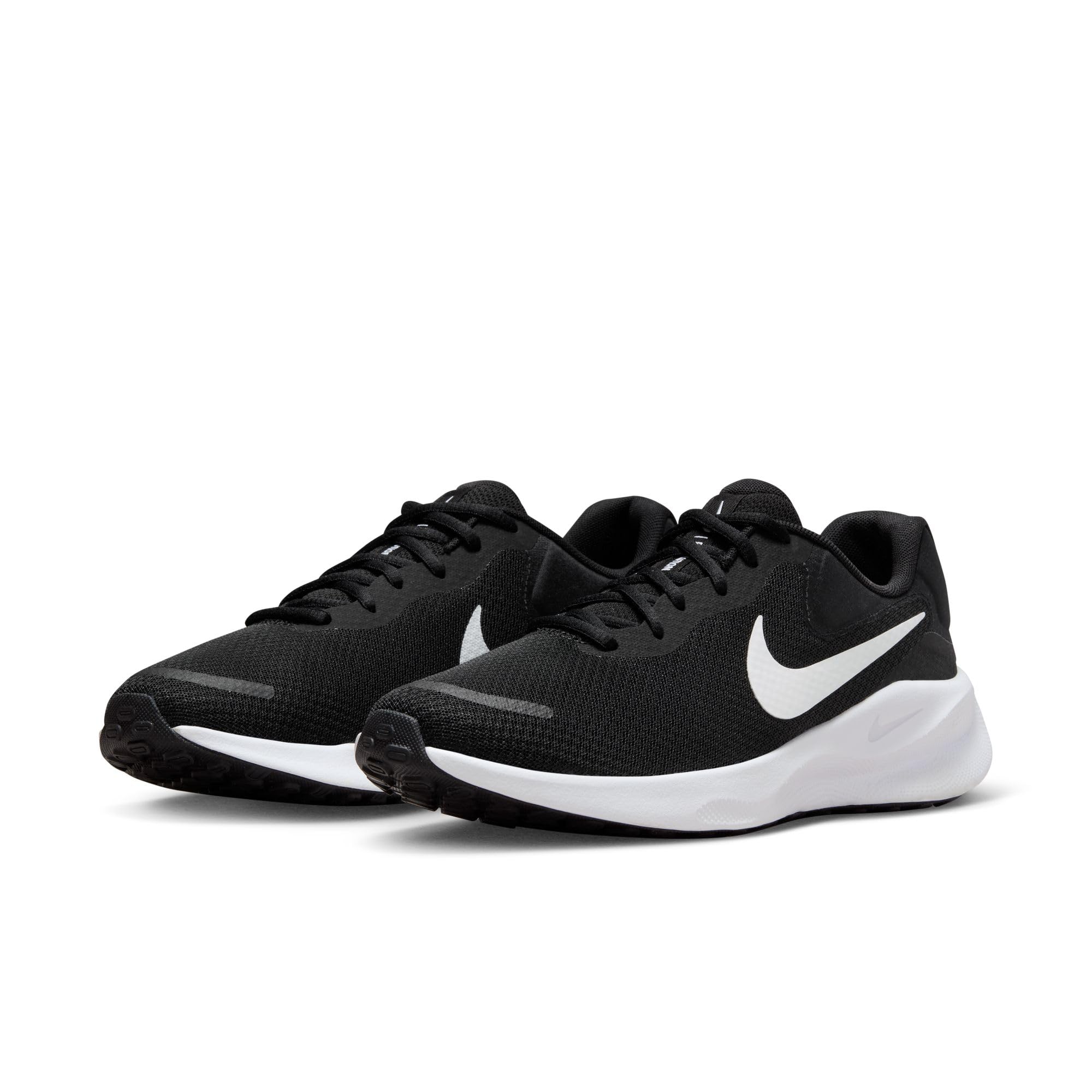 NIKE Men's Revolution 7Sneaker
