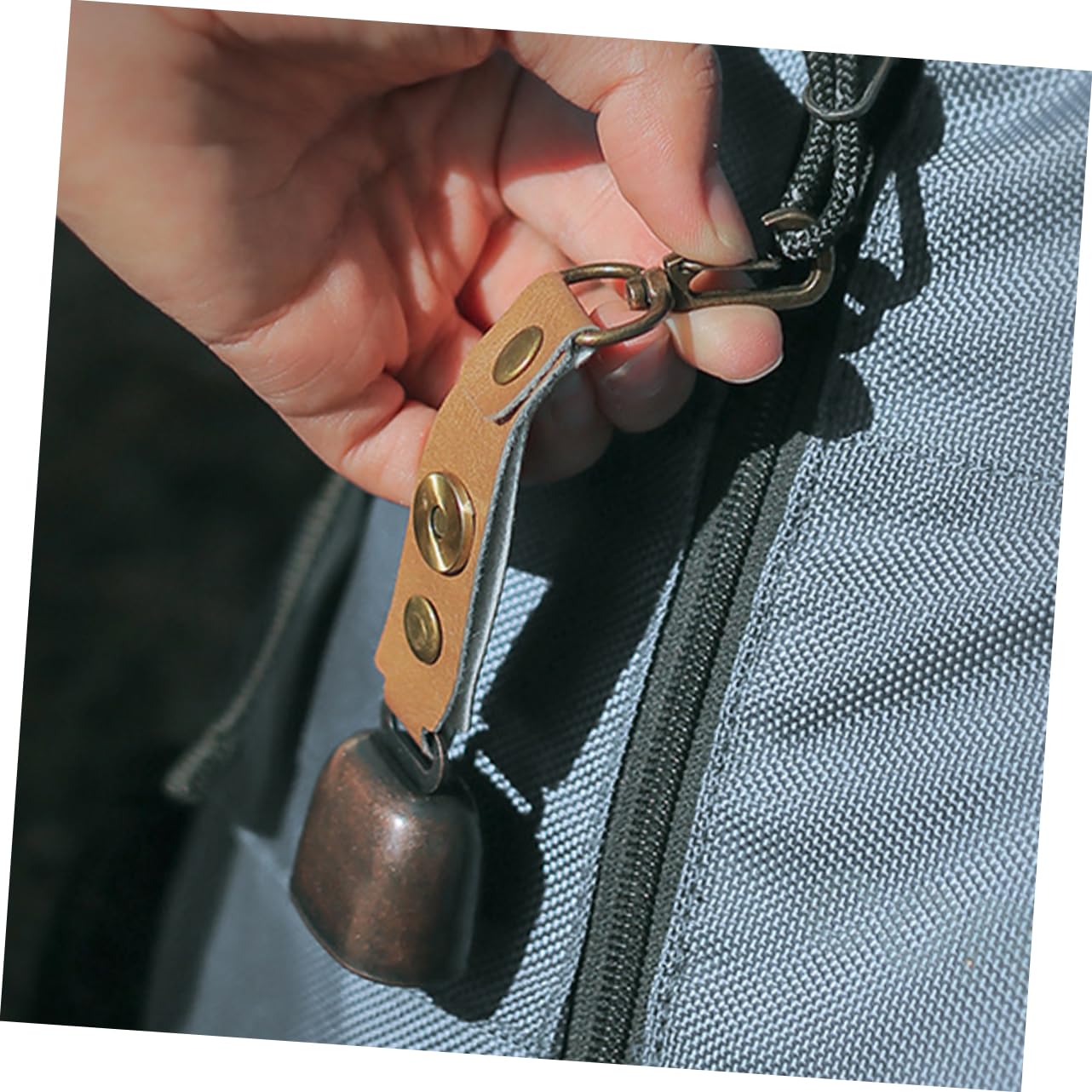 BESTonZON 4 Sätze Outdoor Glocken Anhänger Vintage Hängende Glocken Für Angelzubehör Hundesicherheit Lautes Alarmgerät Für Camping Und Freizeitaktivitäten 2 Stück * 4