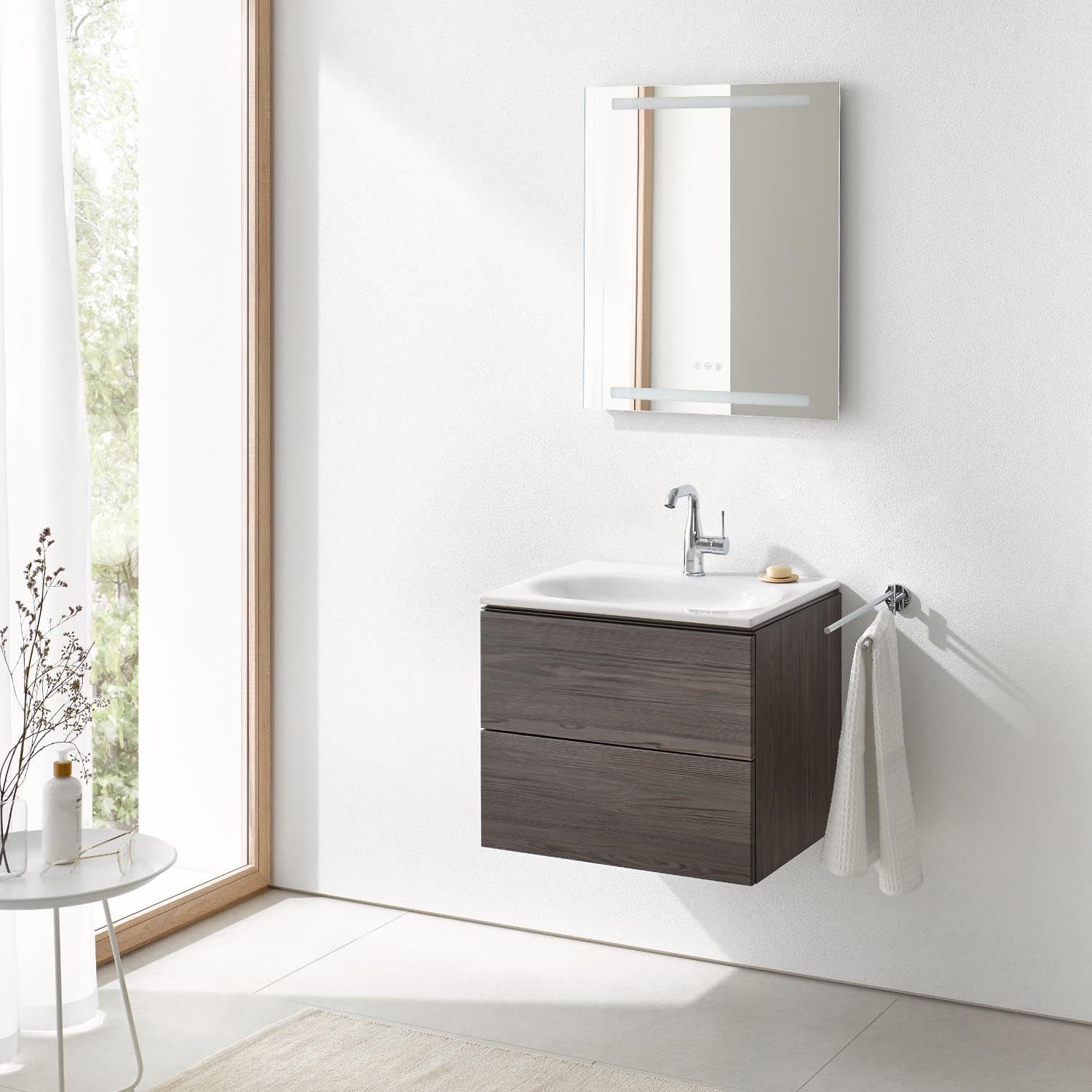 GROHE Essence, Waschtischarmatur, wassersparend (Wasserhahn für das Bad, 24cm hoch, Badarmatur mit Pop-Up Ablauf, schwenkbar, einfache Installation am Waschbecken), chrom, 23799001