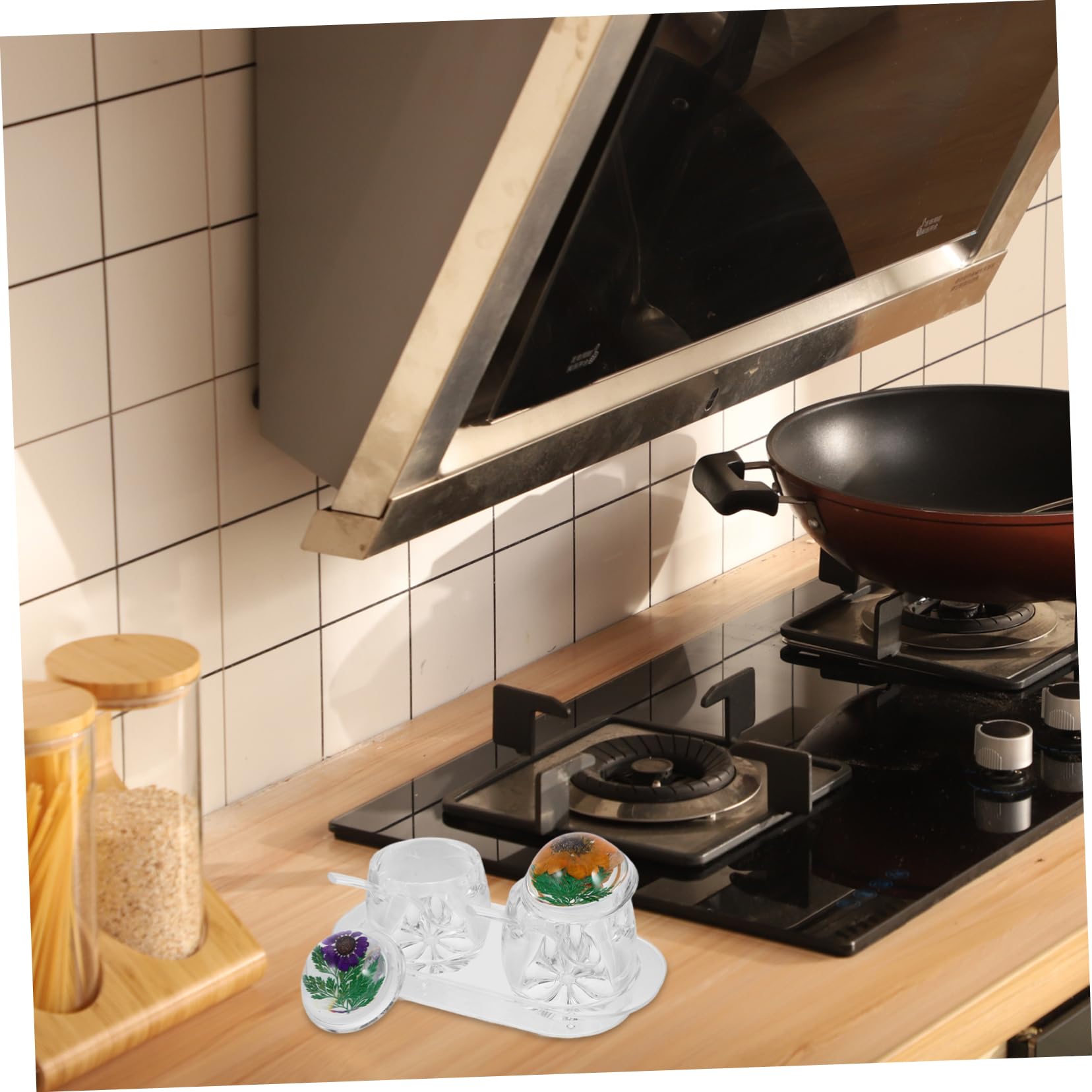 Boîte à Épices Transparente Couvercle Floral et Cuillère, Pot à Condiments en Acrylique, Lot de 2 Set, Accessoire Multifonction Cuisine, Rangement Compact et Décoratif