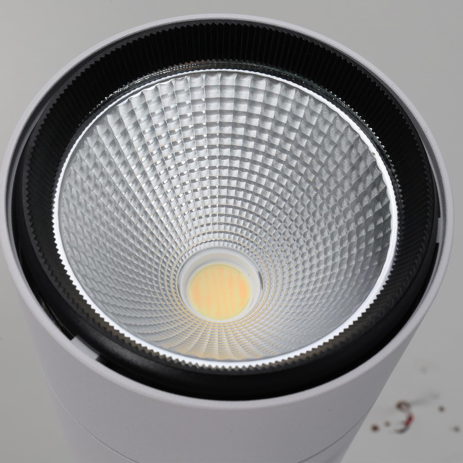 Alpinaluz Foco LED Blanco para Carril Monofásico 220V – 40W con CCT Ajustable 3000K/4000K/6000K – Proyector de Alta Potencia y Disipación de Calor – Orientable para Tiendas y Galerías