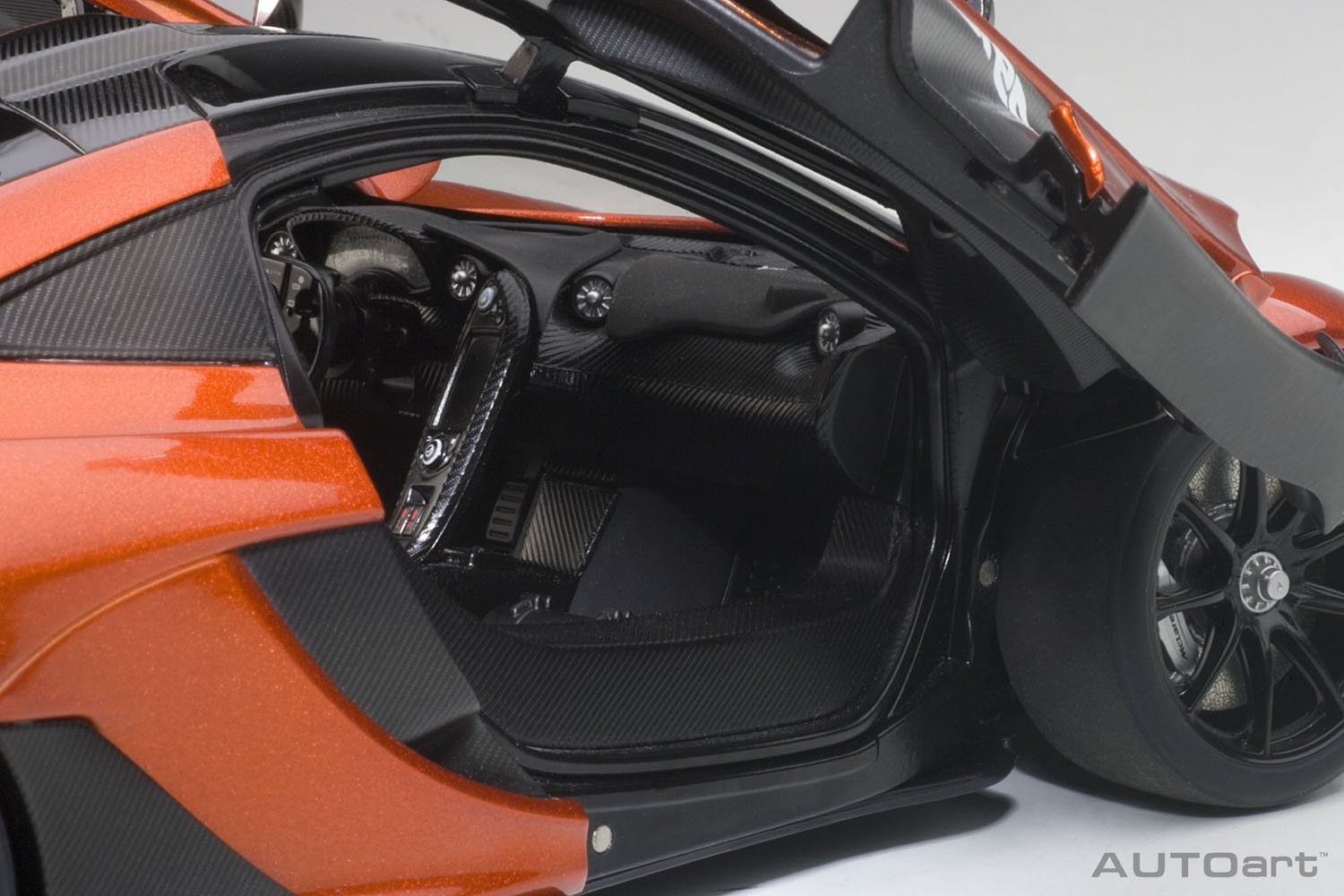 Amazon | AUTOart 1/18 マクラーレン P1 GTR オレンジ 完成品