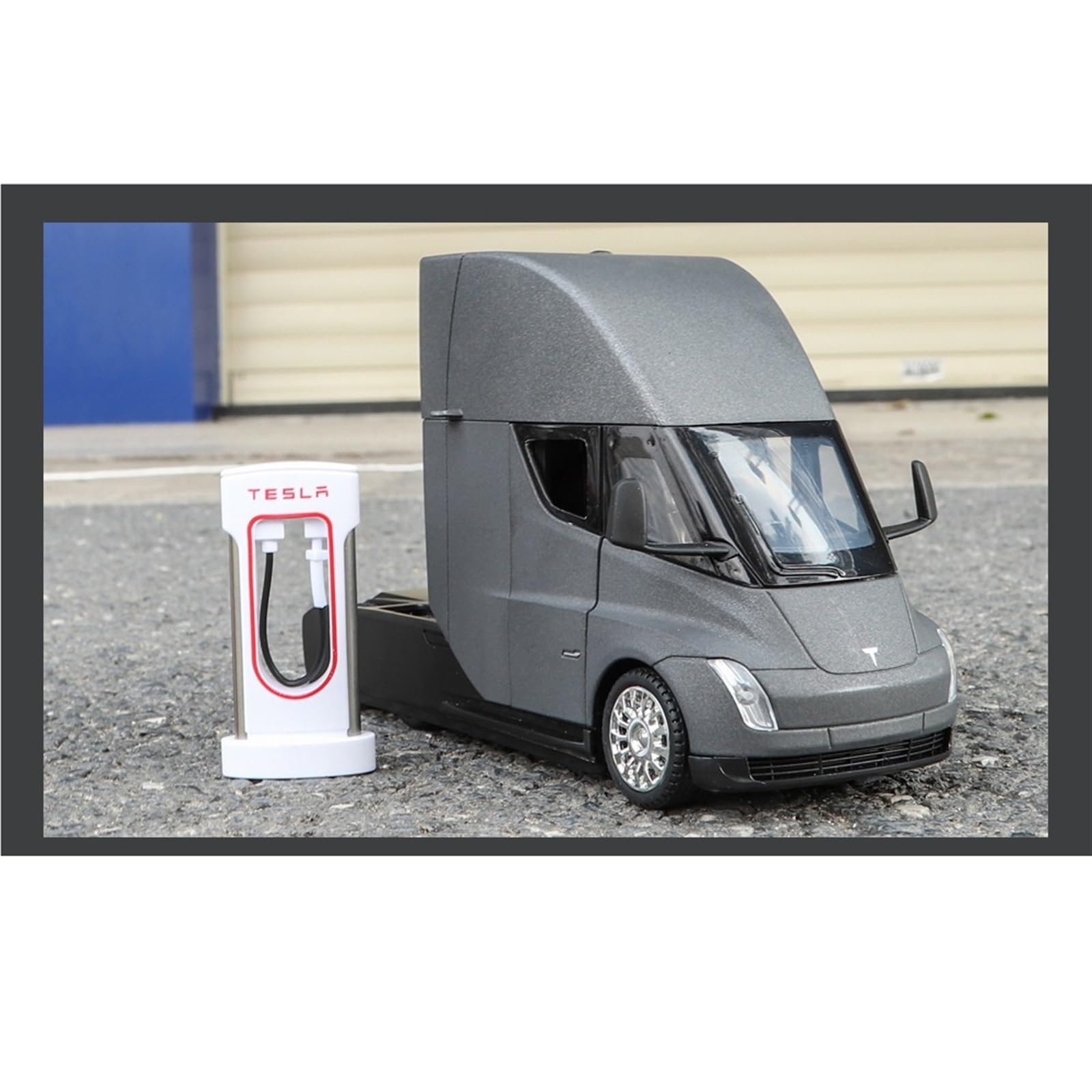 1/24 テスラ セミ トラクター ミニカー ヘッド トレーラー 新品