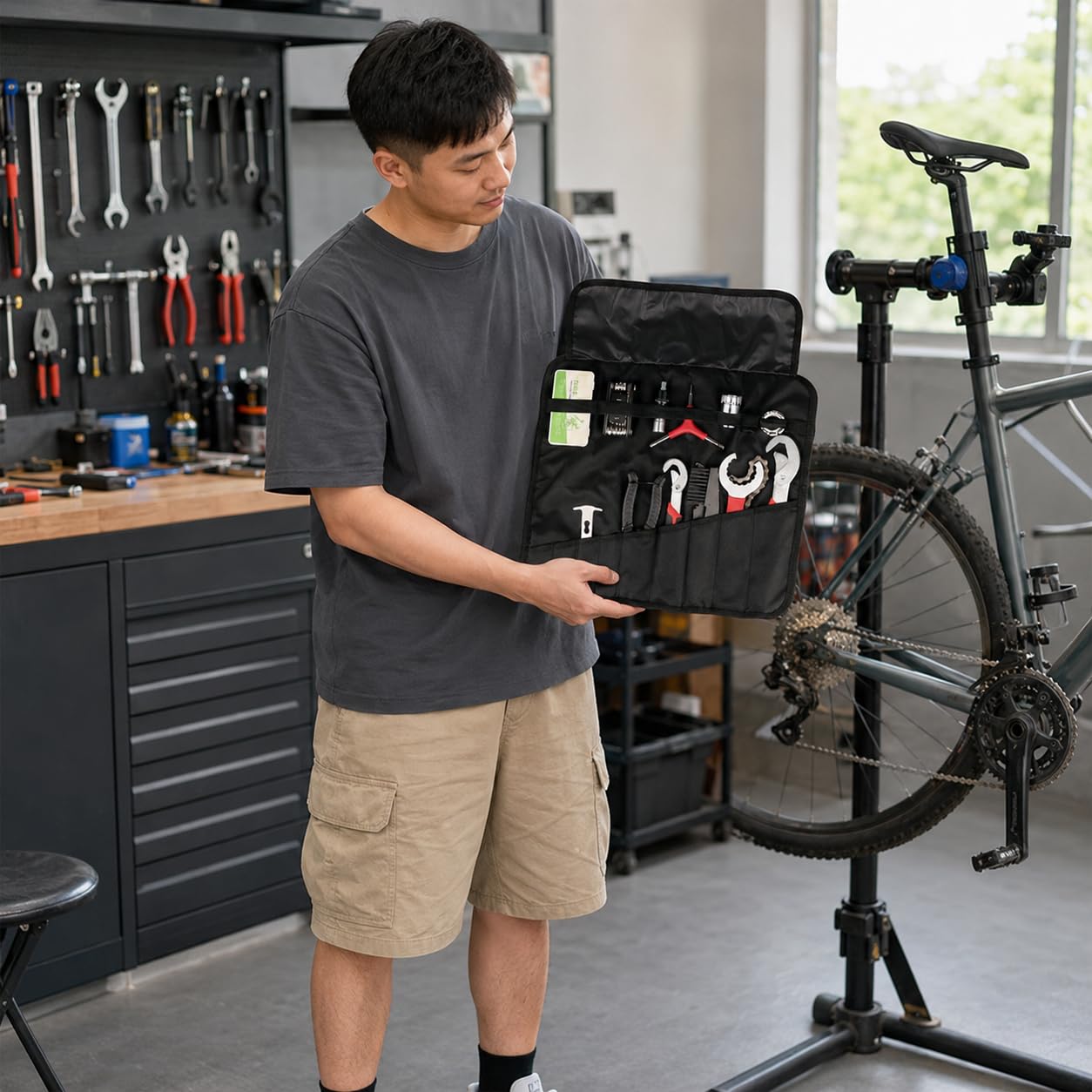 Kit Riparazione, Multi-tool Bici con Pompa per Pneumatici, Attrezzi Bici in Metallo per Manutenzione e Viaggio