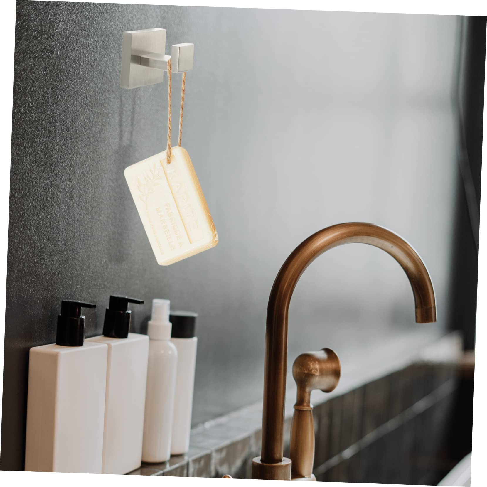 VILLCASE 2 Ganchos De Acero Inoxidable Para Colgar En La Pared Para Batas De Baño Toallas Ropa Abrigos Batas Acero Inoxidable Color Plateado