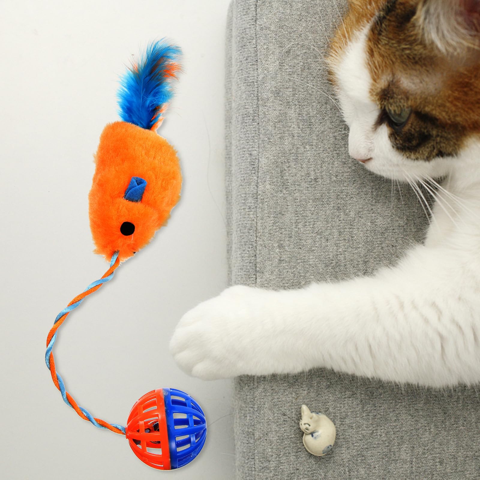 TOYANDONA Chat en Peluche Forme Souris avec Clochette Intégrée, Balle Interactive Orange pour Stimulation Mentale, D’entraînement et Amusement Intérieur pour Chats Actifs