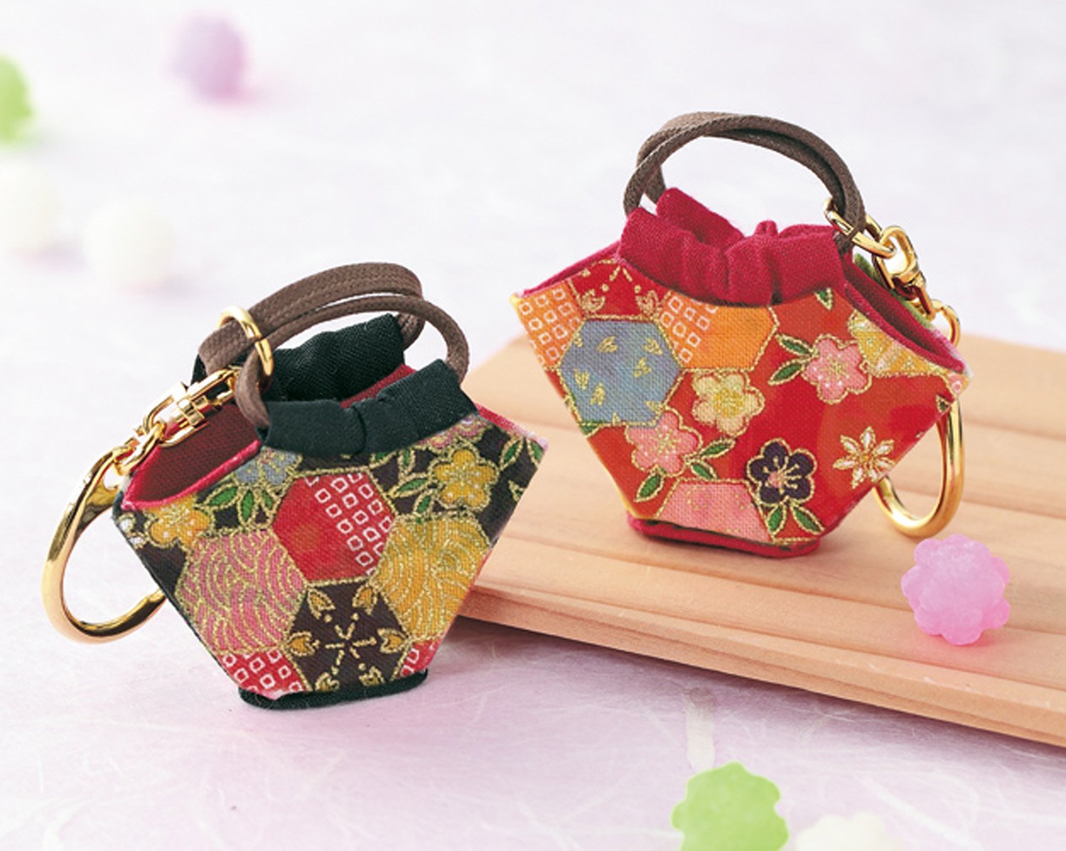 古布バッグとミニチュアバッグチャーム7セット　ハンドメイド Amazon | タカギ繊維(Takagi Seni) Panami 手芸キット 縫わずに