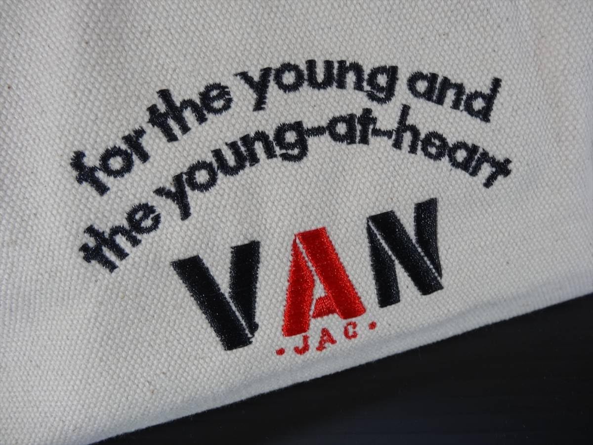 ★VAN JAC ヴァンヂャケット 定番アーチロゴ刺繍 ミニウオレット Amazon.co.jp: VAN JAC ヴァンヂャケット 定番アーチロゴ刺繍