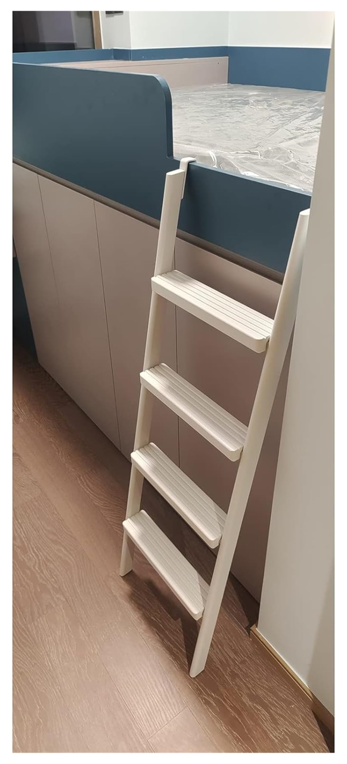 Escalera para litera de dos plazas con peldaños tipo pedal para una subida segura