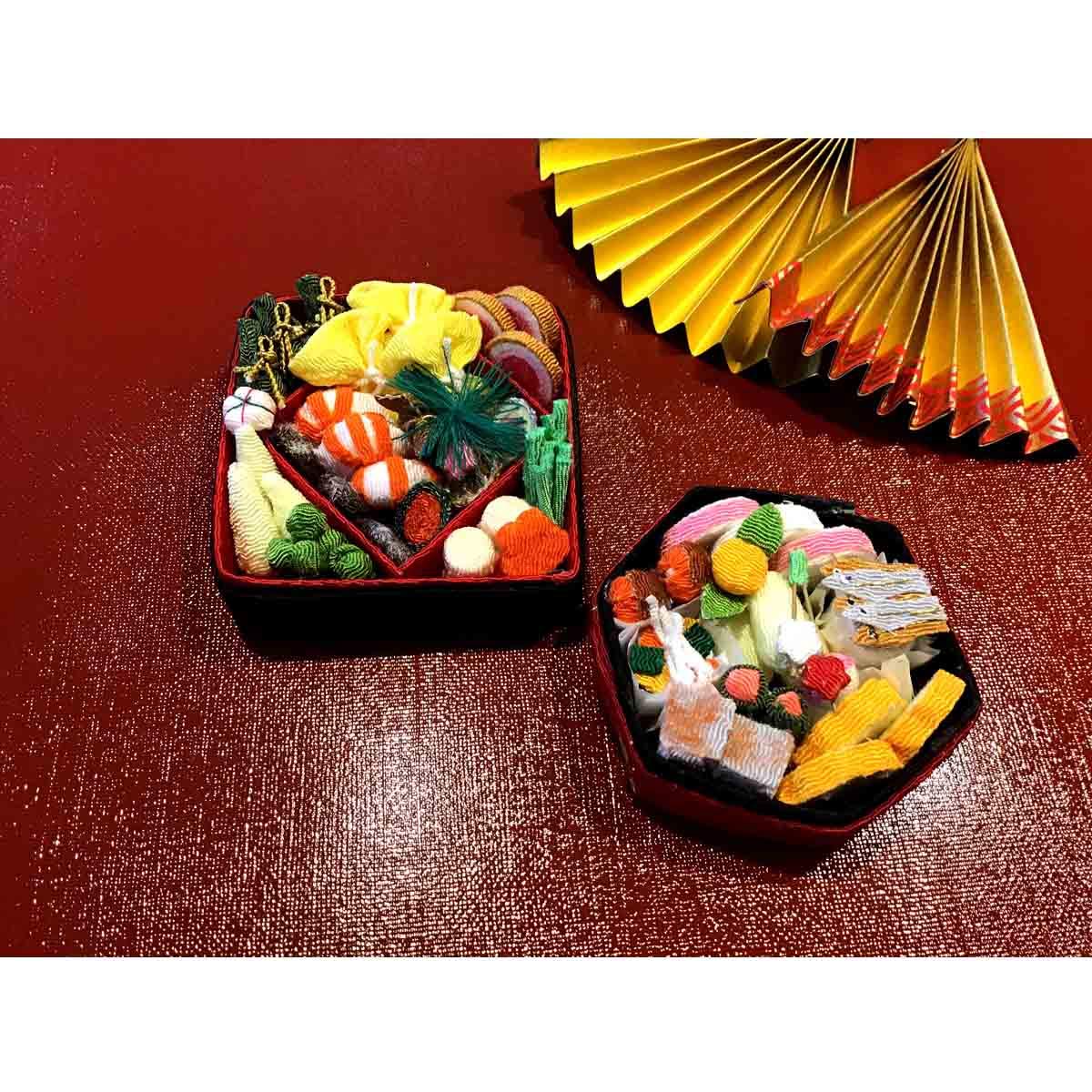 十二支升飾り 縮緬座布団 正月セット 祝い席 祝杯 酒杯 盃分 漆調 千福万来 錦彩招福寿々十二支飾り 83 – 福仙