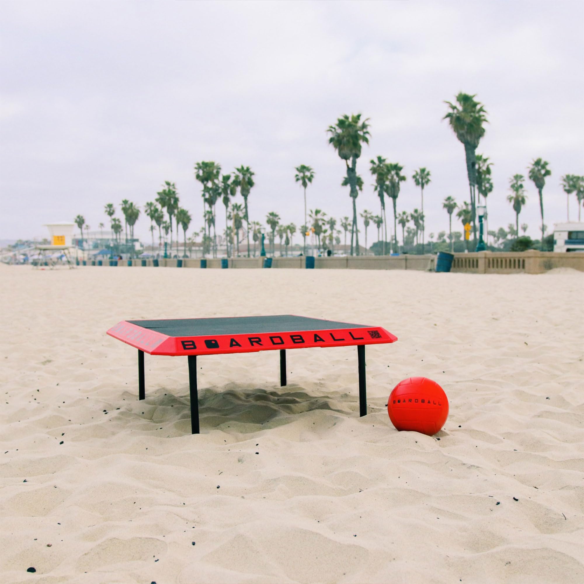 Boardball Juego de mesa de voleibol portátil deportivo, juego para interiores y exteriores con tablero de superficie superior de goma, pelota de tamaño completo y bomba de mano, rojo/negro