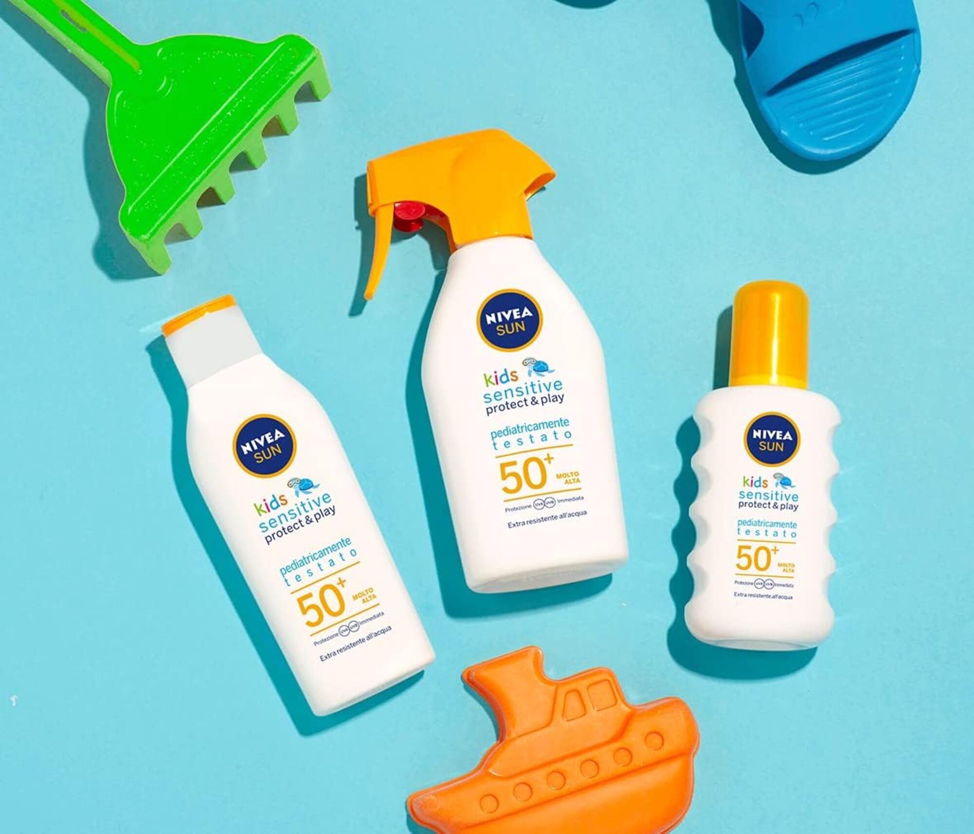 NIVEA SUN Latte Solare Kids Sensitive Protect & Play FP 50+ 200 ml, Crema Solare Bambini e Neonati dai 6 Mesi in su, Crema solare 50+ Resistente all'Acqua