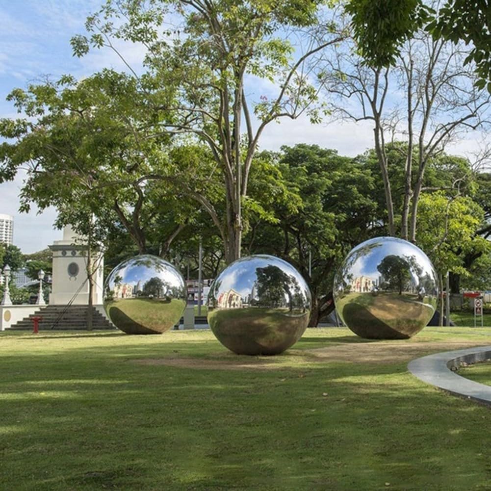Boule de jardin réfléchissante en inox pour illuminer vos soirées sur la terrasse