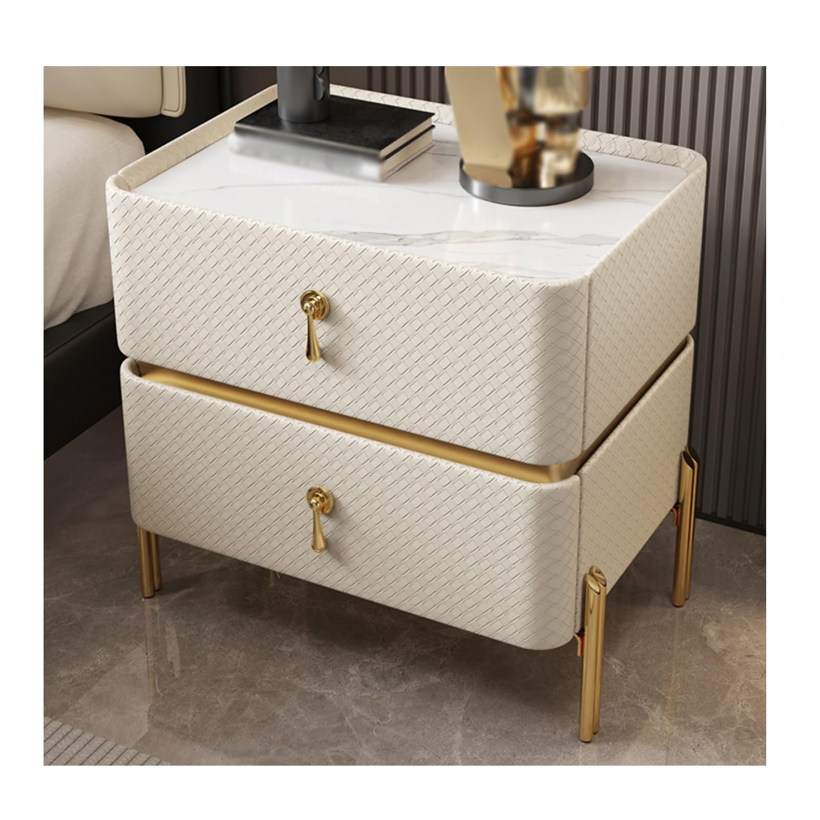 Table d'appoint élégante avec grand stockage pour optimiser l'espace