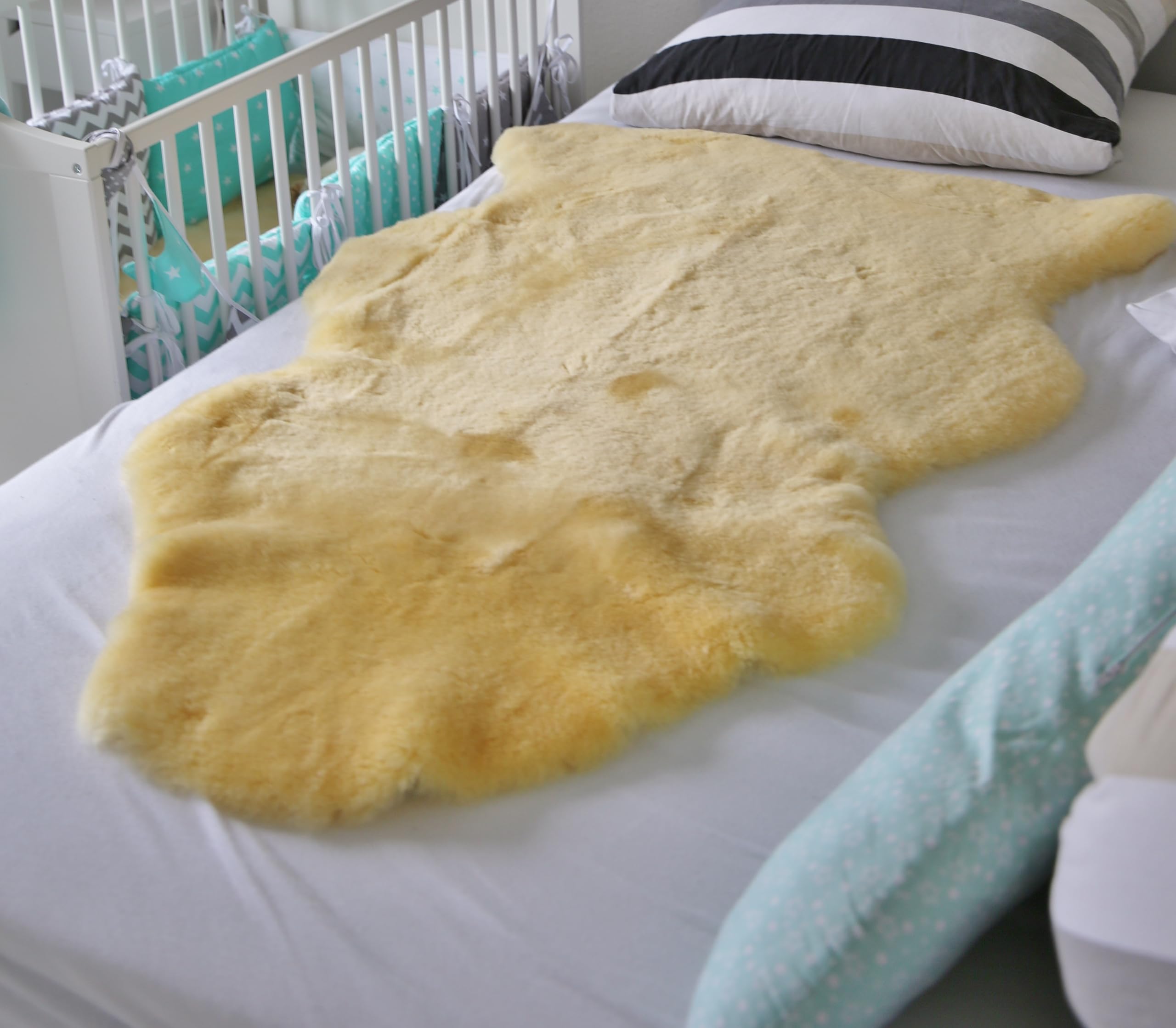 Baby Lammfell 120-130 cm Baby echtes Merino Schaffell Naturform waschbar superweich Premium Qualität chromfrei schadstoffarm für Kinderwagen Krabbelunterlage Buggy Babybett