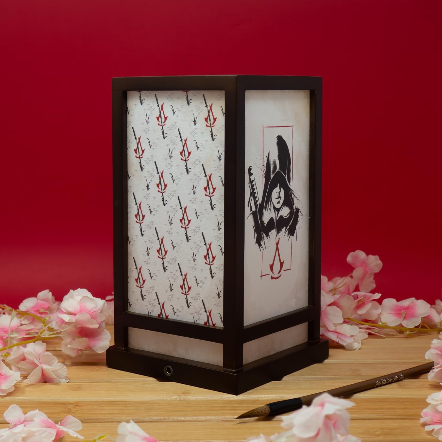 Neamedia The Character Company Lanterne Officielle Assassin's Creed Shadows, Décoration Gaming pour Salon et Bureau, Esthétique Traditionnelle Japonaise, Idée cadeau Noël Anniversaire, Xbox, PS5, PC