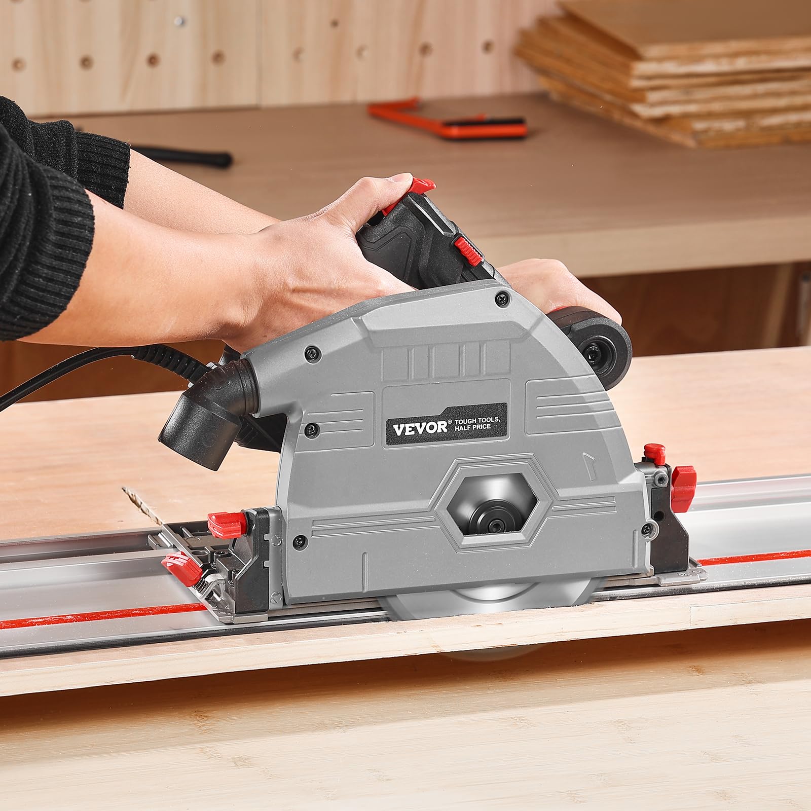 VEVOR Scie Circulaire Plongeante, 165,1 mm, Kit Scie à Rail avec Lame à Pointe en Carbure 50 Dents, Profondeur de Coupe 57 mm à 90° et 42 mm à 45° pour Bois, Plastique, Métal, sans Rail de Guidage