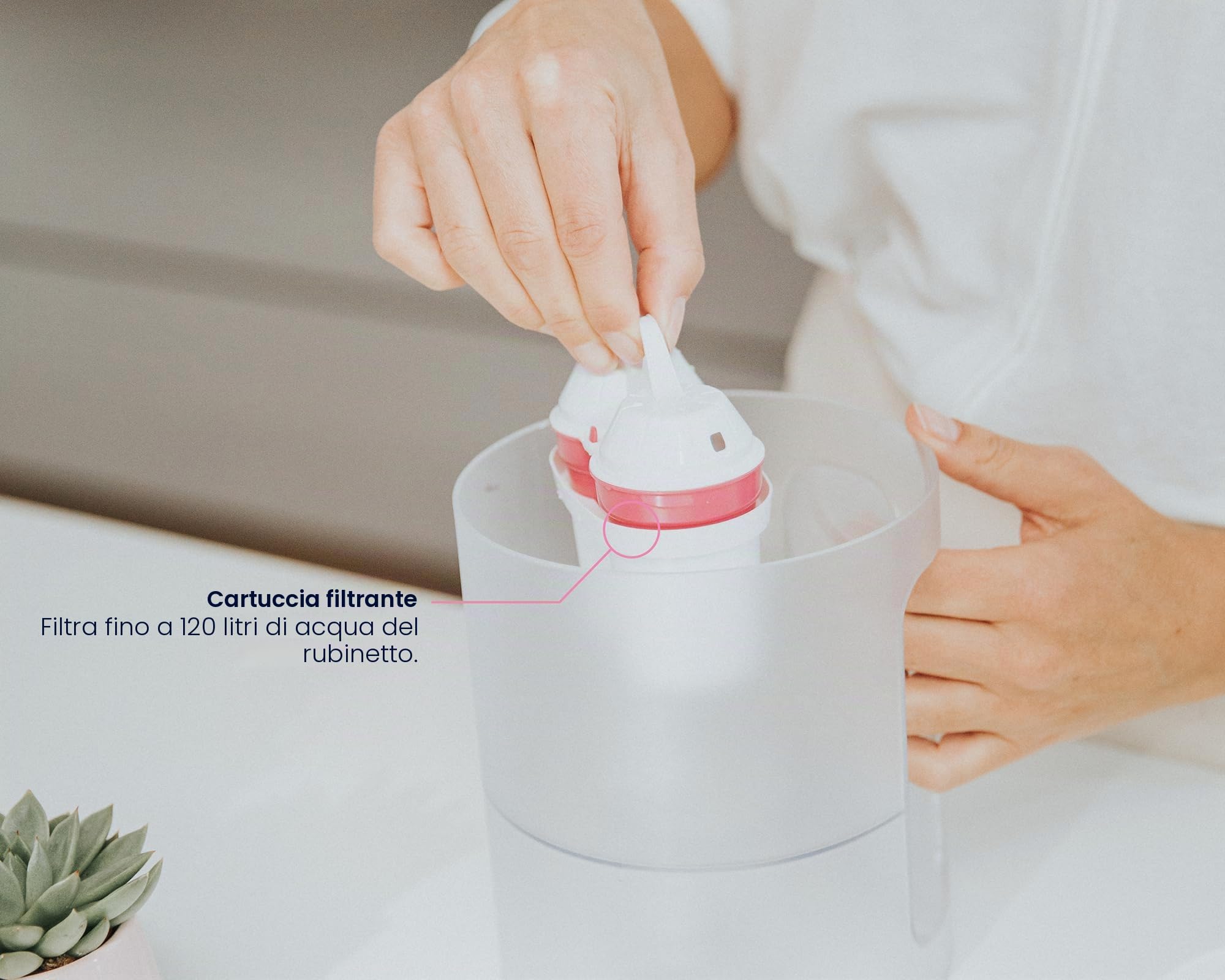 BWT Filtro acqua da tavolo AQUAlizer Station | Pacchetto vantaggio con 2 cartucce filtranti e decanter in vetro aggiuntivo
