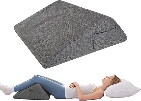 Knee Wedge Pillow, Memory Foam Leg Pillow Bed Wedge for Sleeping, Post Surgery Triangle Pillow Wedge for Knee Support, Leg Elevation, Knees Hip Back Pain Relief (23.6" x 23" x 7.9", Large Size, Black)