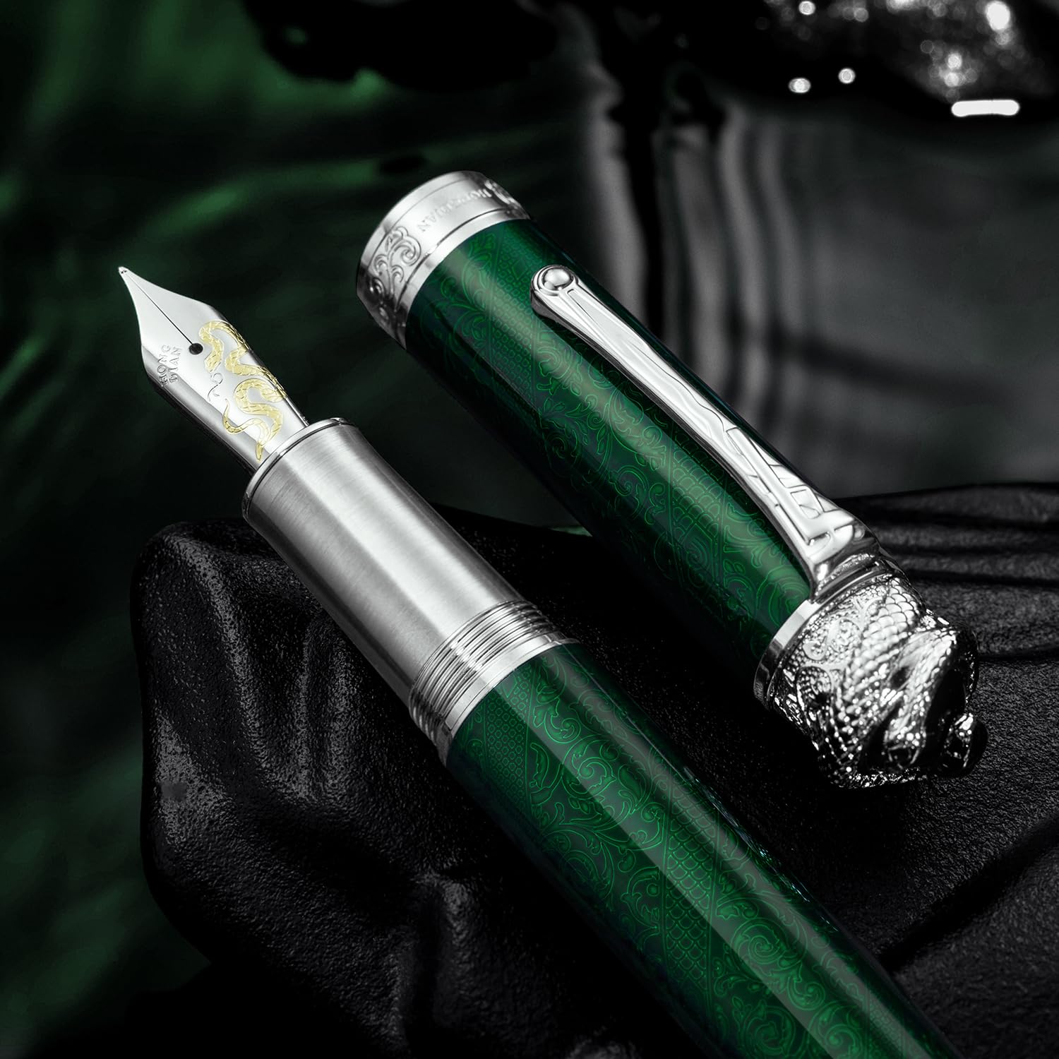 HONG DIAN N25 Stylo plume à piston, pointe extra fine, design stéréoscopique sculpté avec étui en métal (vert émeraude)