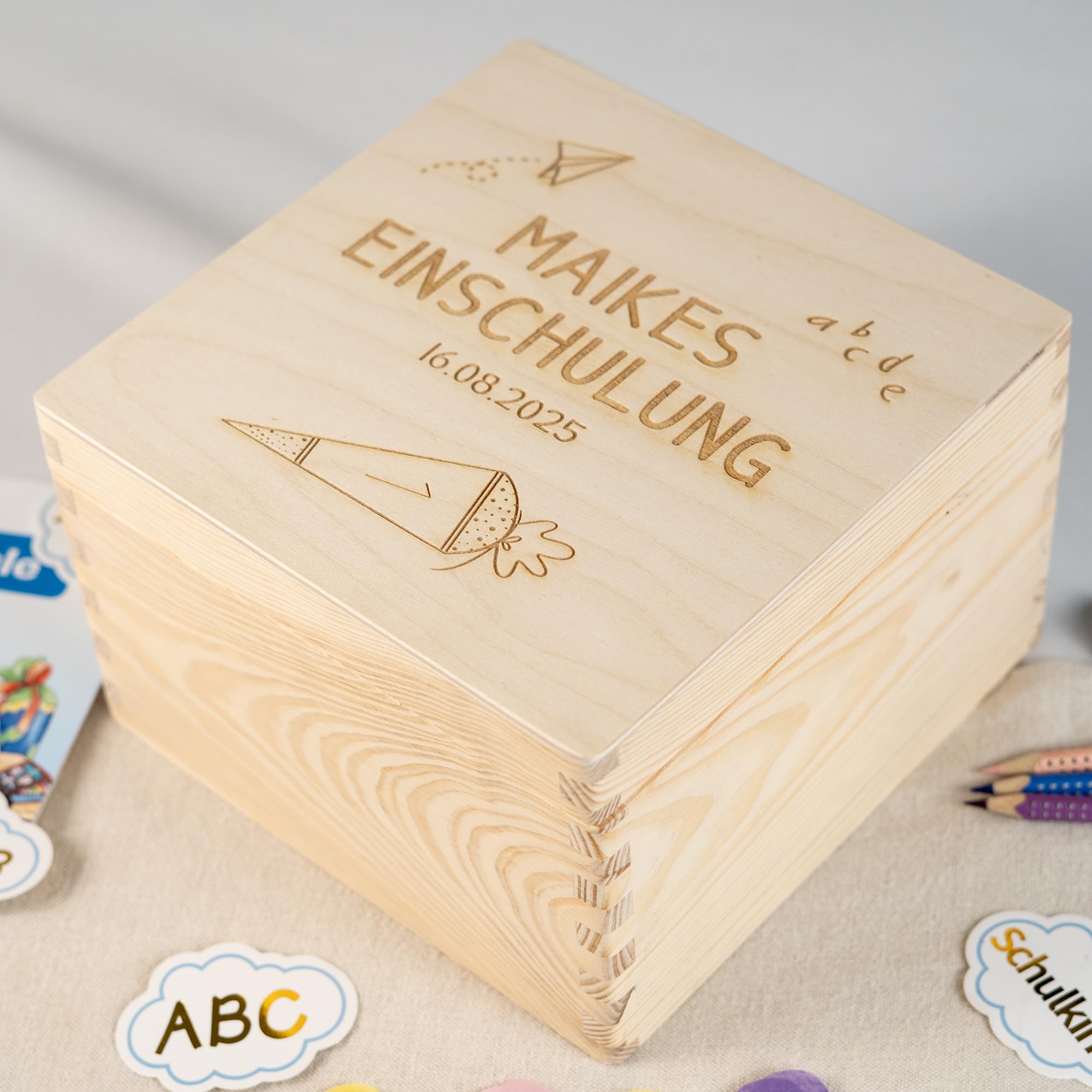 HOFMEISTER® Scatola dei ricordi personalizzata con simboli scolastici, regalo per l'inizio della scuola e l'inizio della scuola, per bambini, scatola dei ricordi sostenibile in legno di betulla e