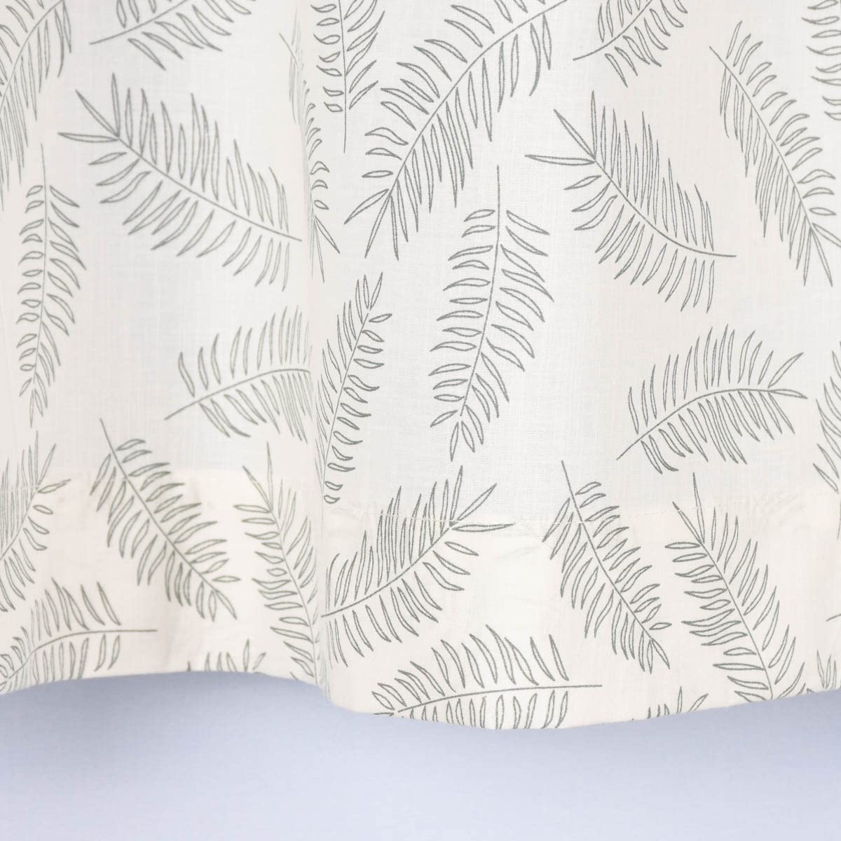 SCHÖNER LEBEN. Rideau brise-bise bio en coton bio avec impression de feuilles blanc laine/vert 150 x 50 cm