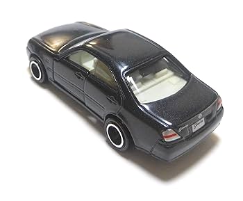 日産グロリア　ミニカー 1/64 日産グロリア 4ドアHT Fタイプ 2800 ブロアム (黒)78年式