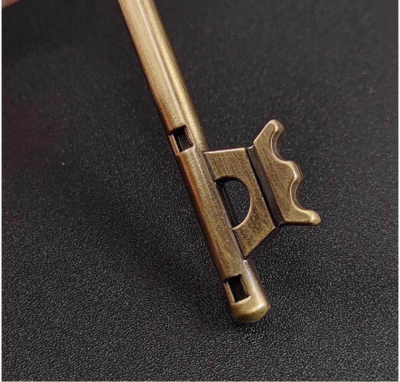 Amazon.co.jp: 進撃の巨人 地下室の鍵 ネックレス エレン·イェーガー