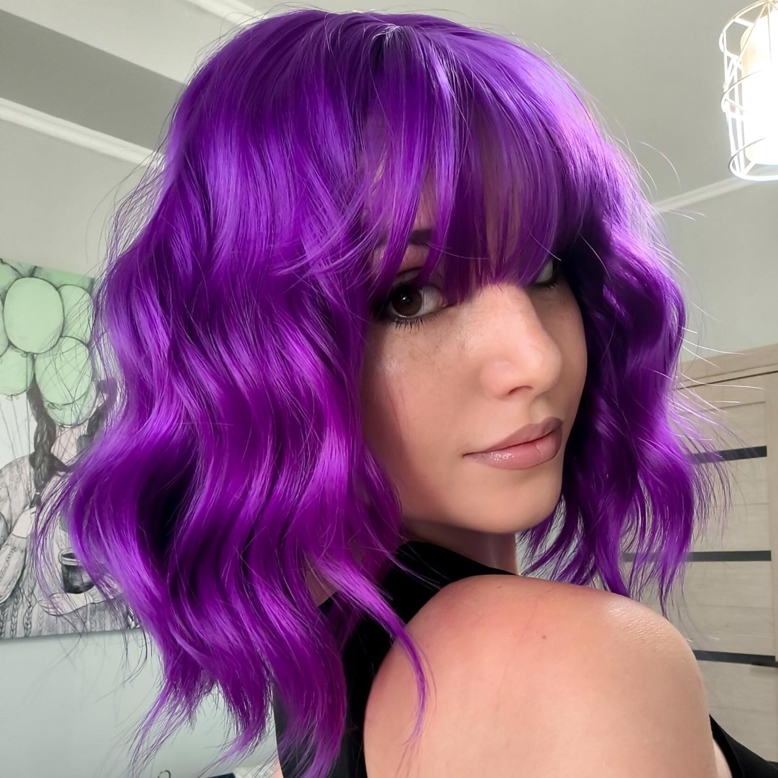 Perruque violette foncée frange : solution coiffure courte ondulée femme - 6