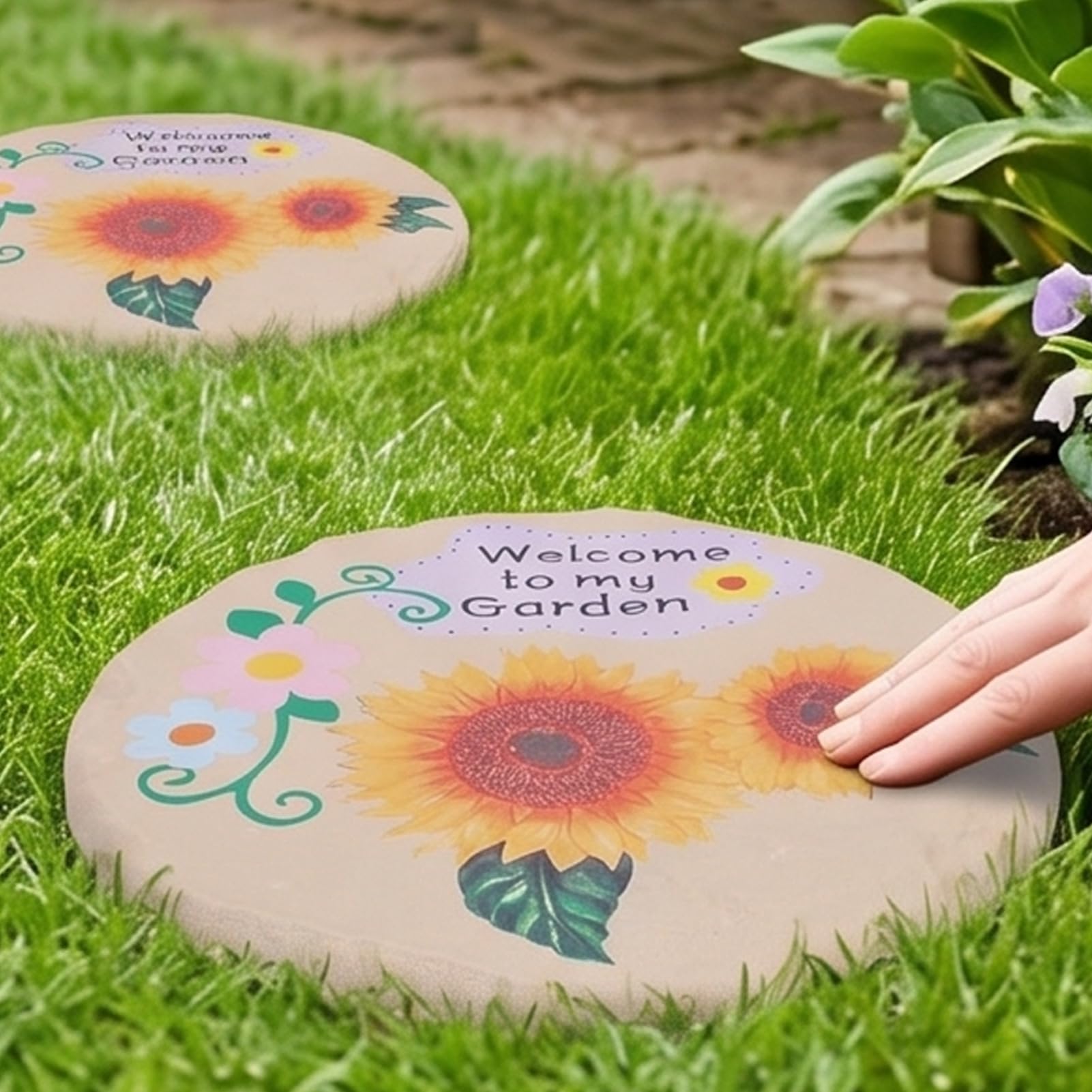 Luocute Dalles en Résine pour Jardin, Pas Japonais Ronds avec Piquets de Fixation, 4 Pièces étanches pour Pelouse Terrasse Allée, Installation Facile (Style de Petite Fleur de Tournesol)